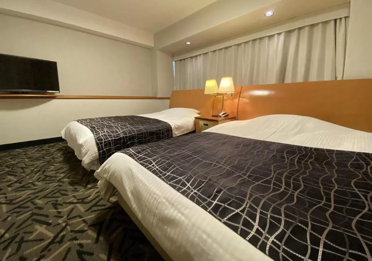 Photo of the whole room, Bed in APA Hotel Kanazawa Katamachi EXCELLENT