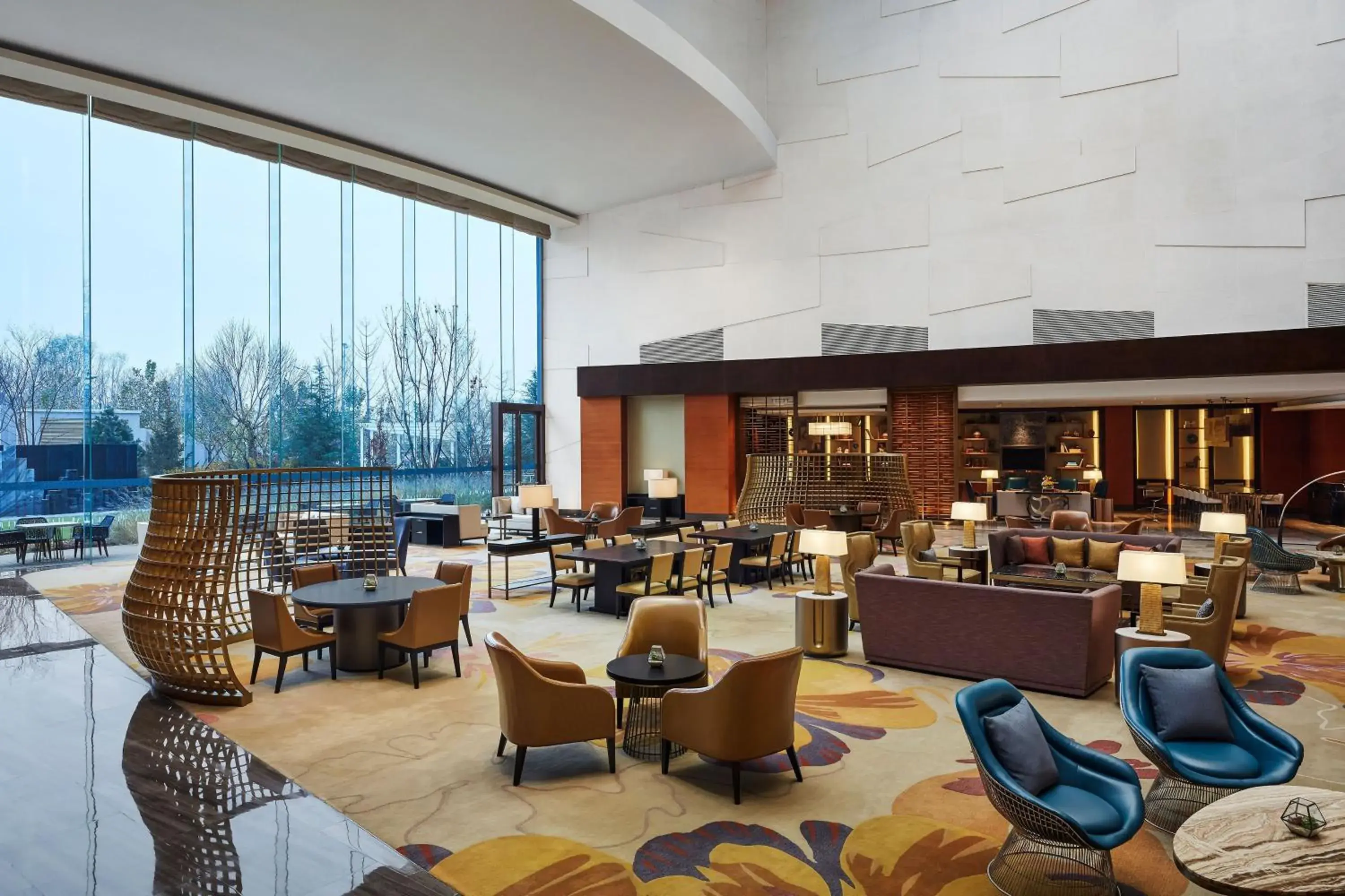 Lounge or bar in Sheraton Beijing Lize Hotel