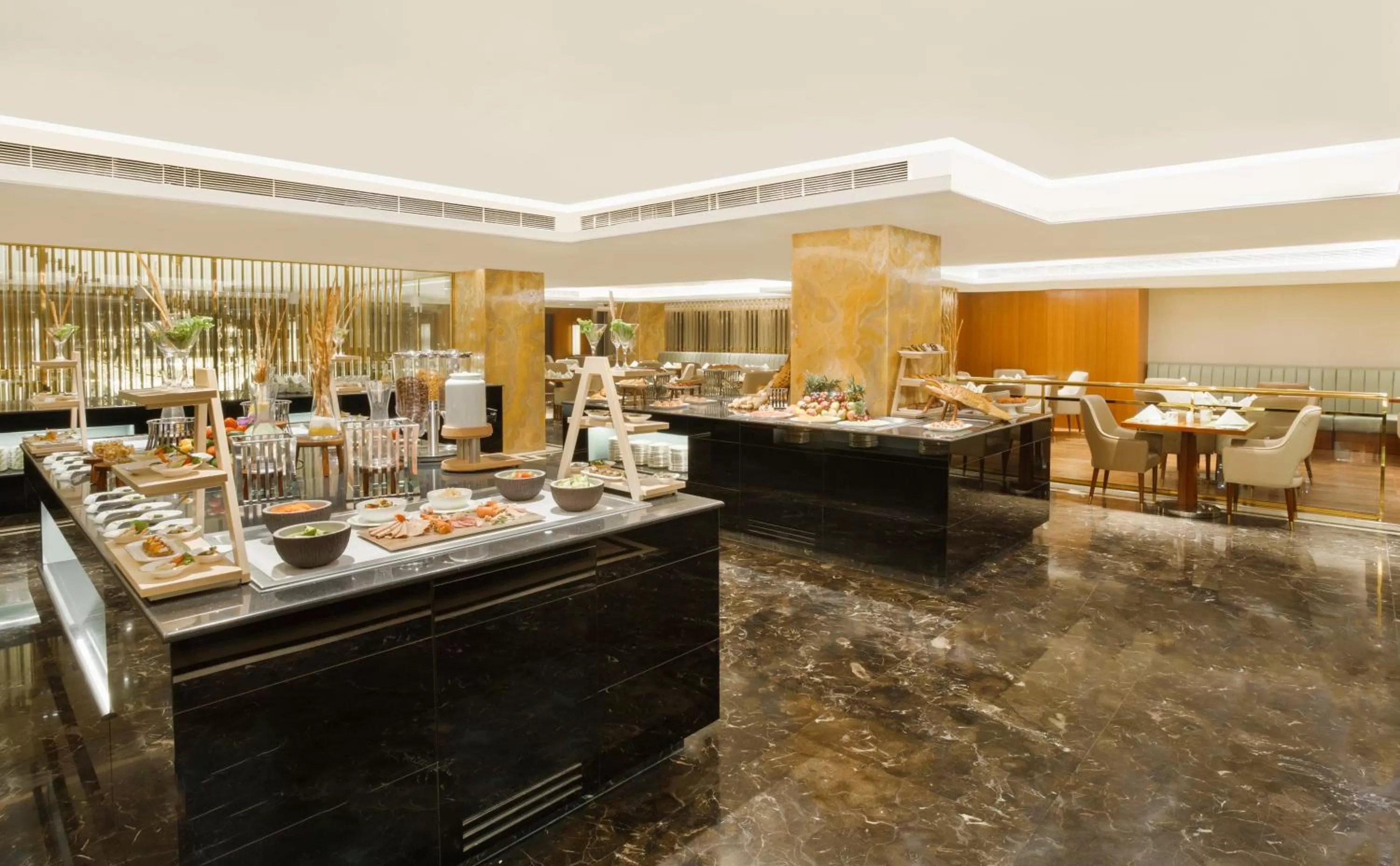 Restaurant/places to eat in Holiday Inn Dhaka City Centre by IHG