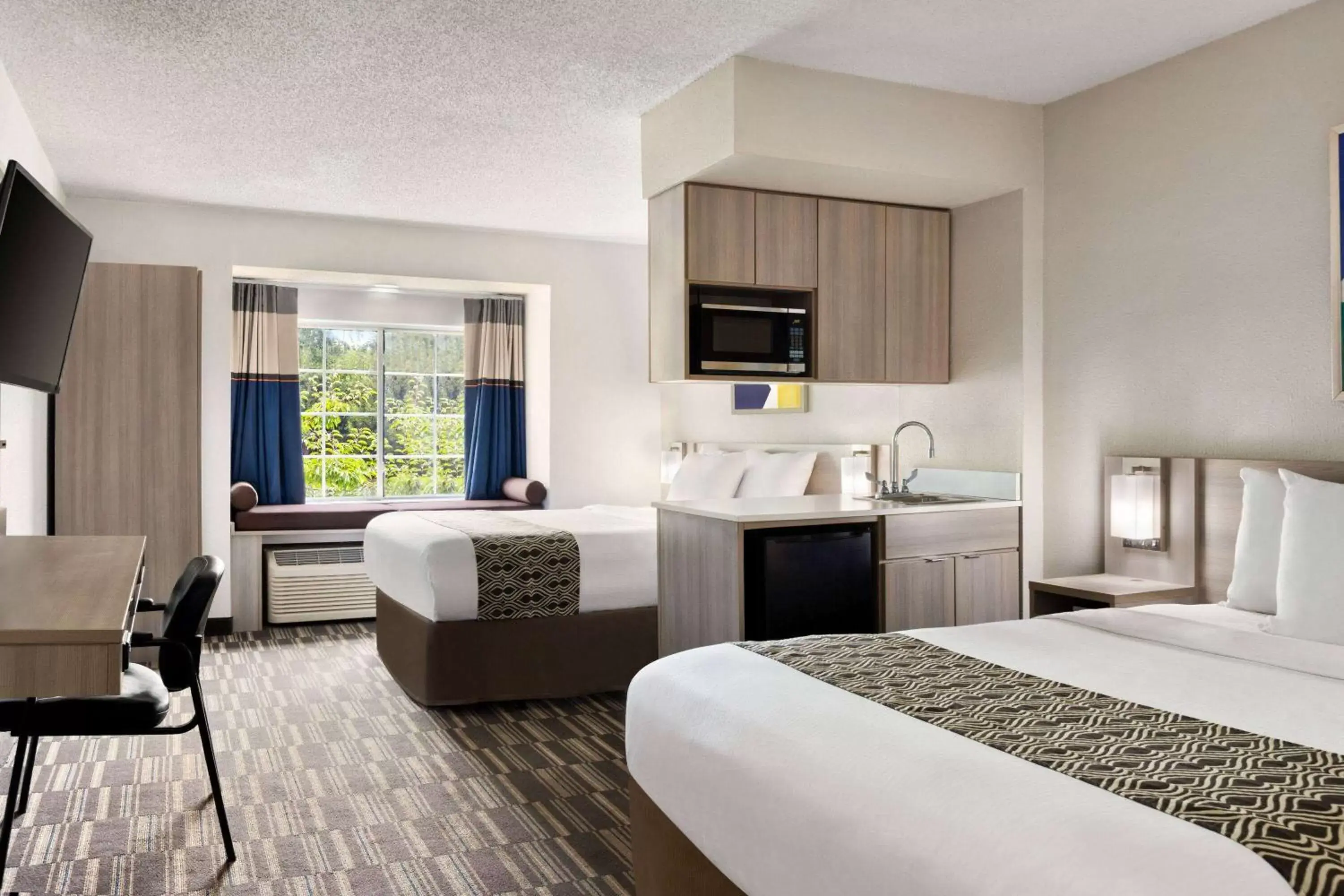 Bed in Microtel Inn & Suites by Wyndham Florence/Cincinnati Airpo