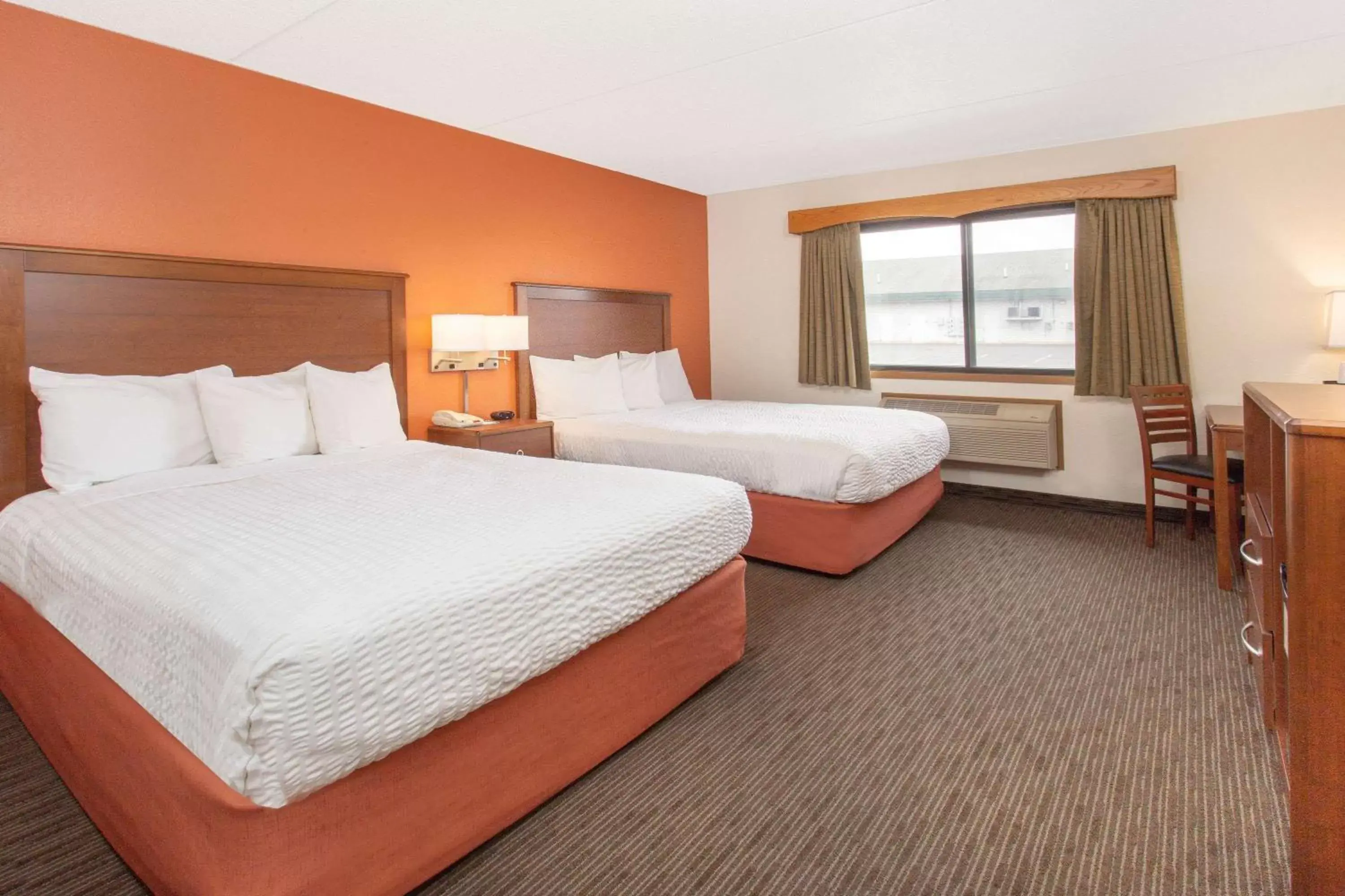 Photo of the whole room, Bed in AmericInn by Wyndham Calumet