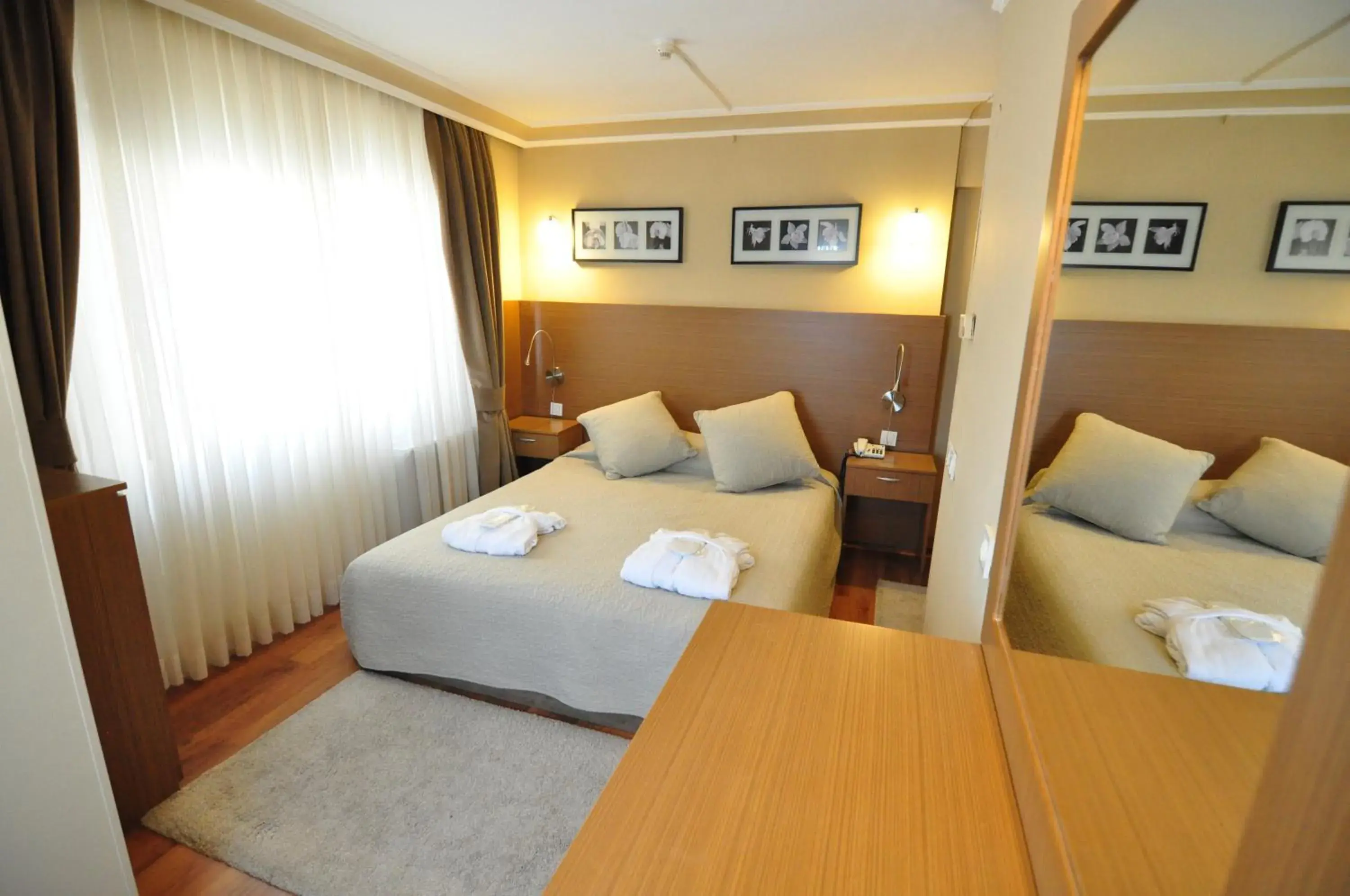 Bedroom, Bed in Hotel Buyuk Sahinler