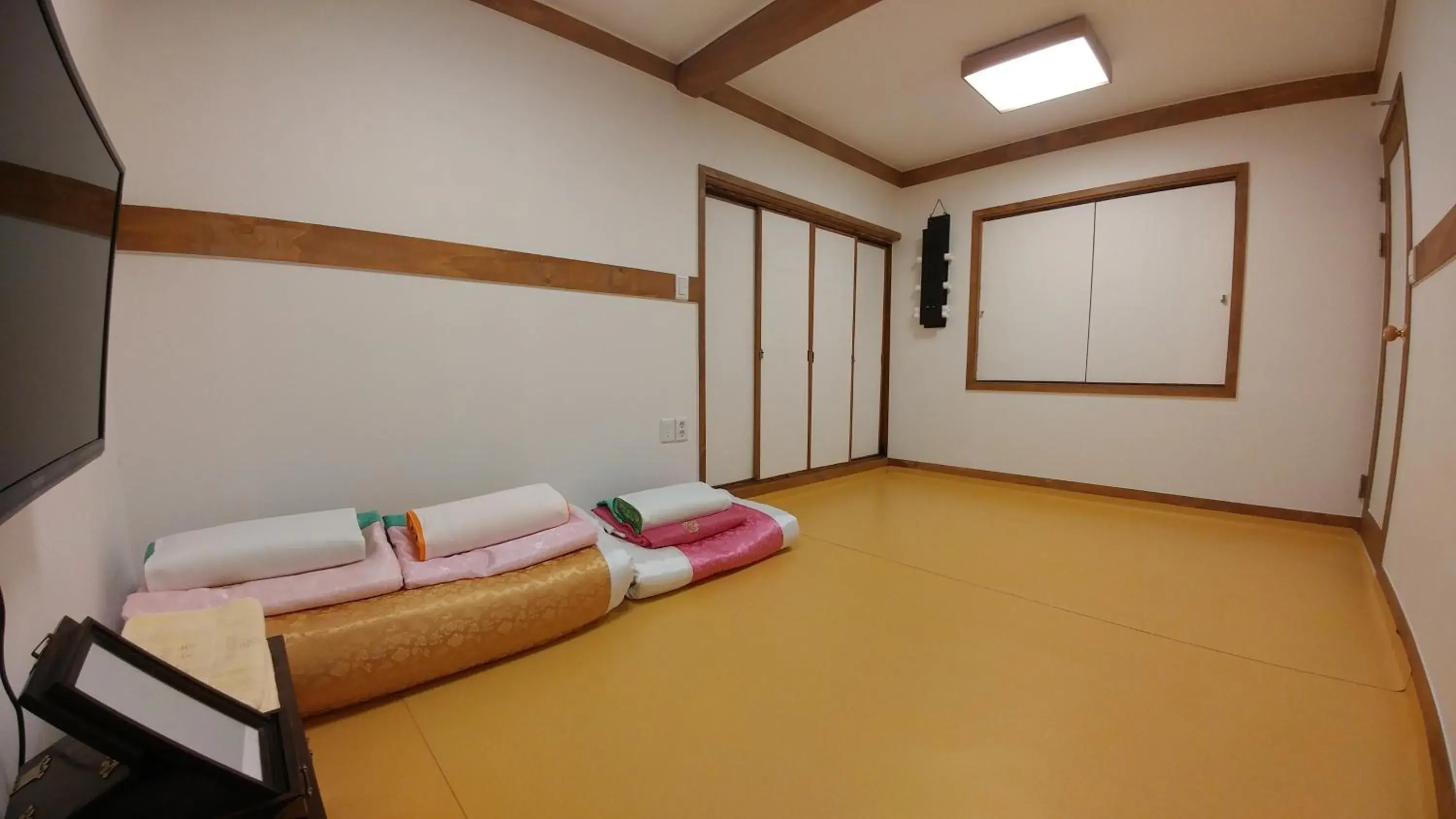 Photo of the whole room, Bed in Bukchon Sosunjae Hanok Guesthouse
