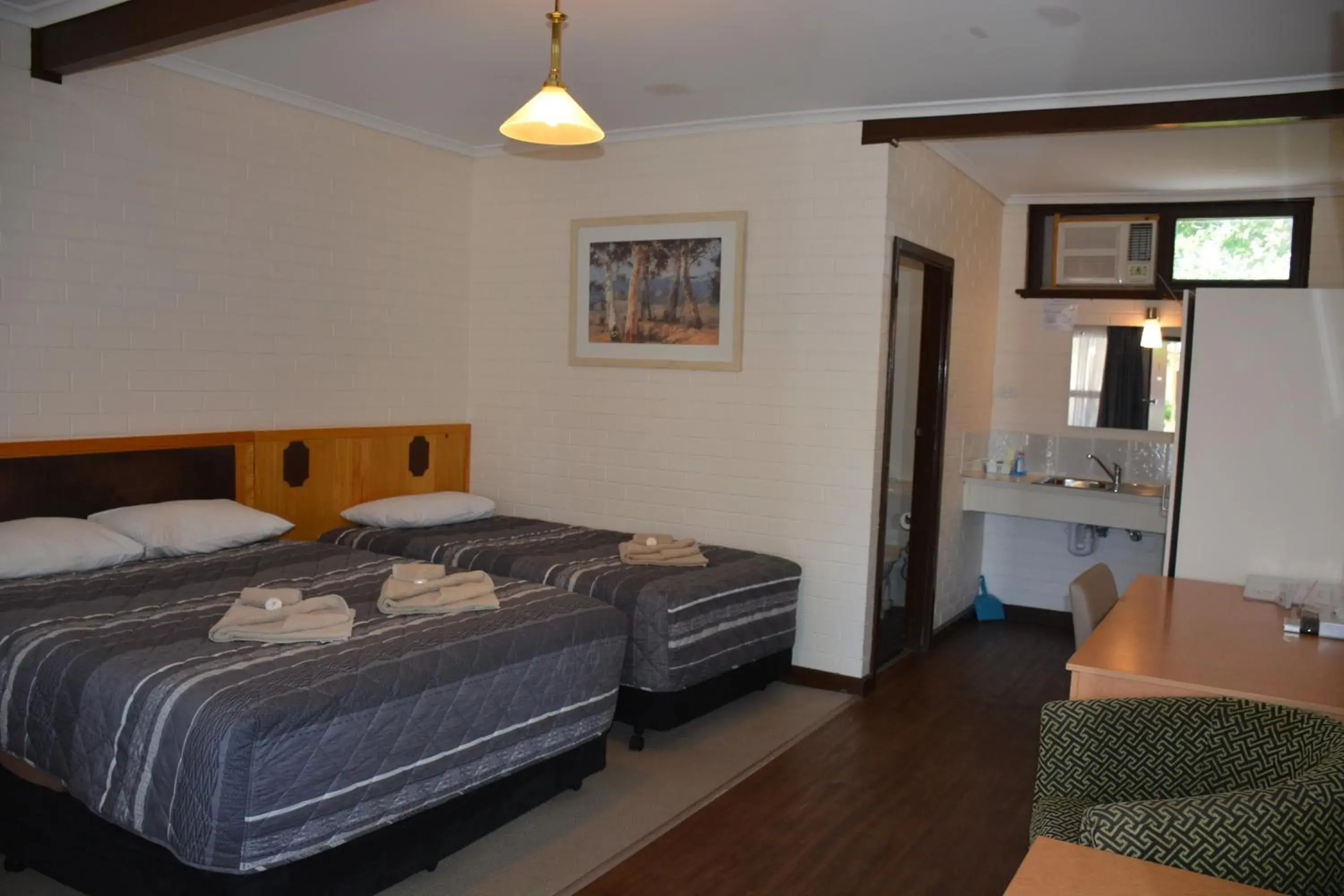 Photo of the whole room, Bed in Angaston Vineyards Motel