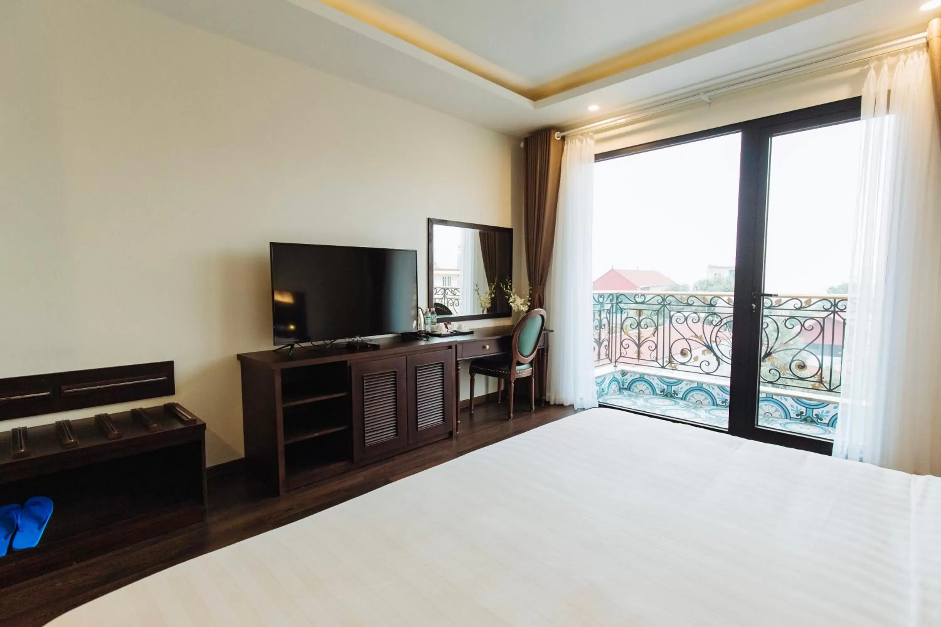 TV/Entertainment Center in Paragon Noi bai Hotel & Pool
