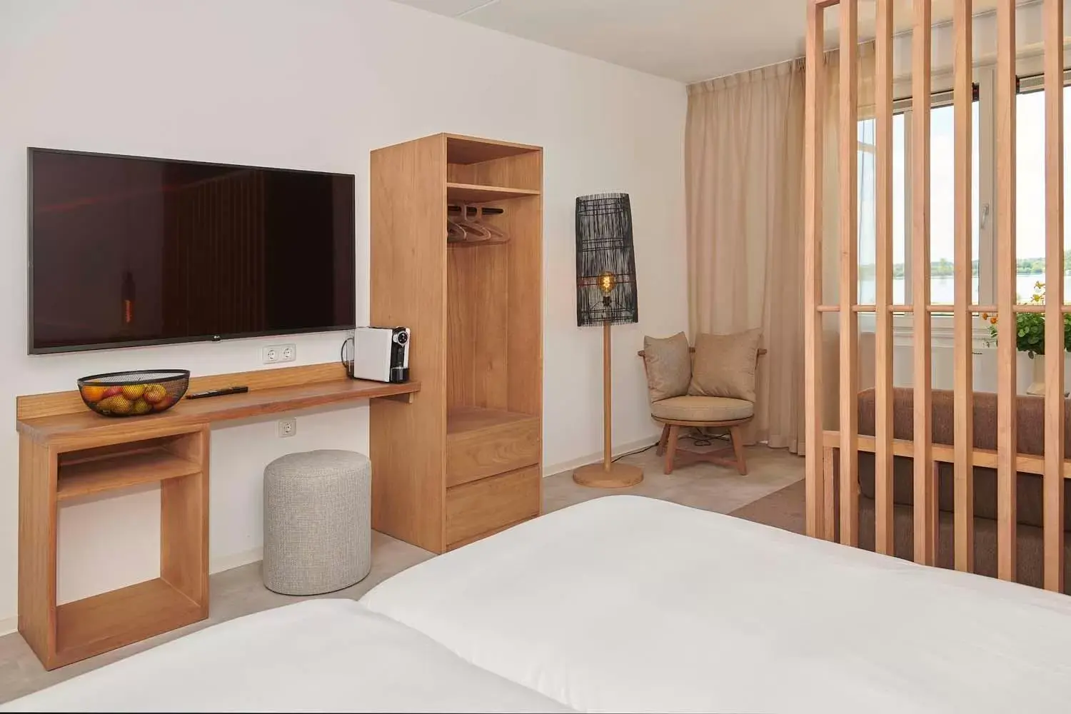Bedroom, TV/Entertainment Center in Parc Maasresidence Thorn Hotel Rooms and Apartments