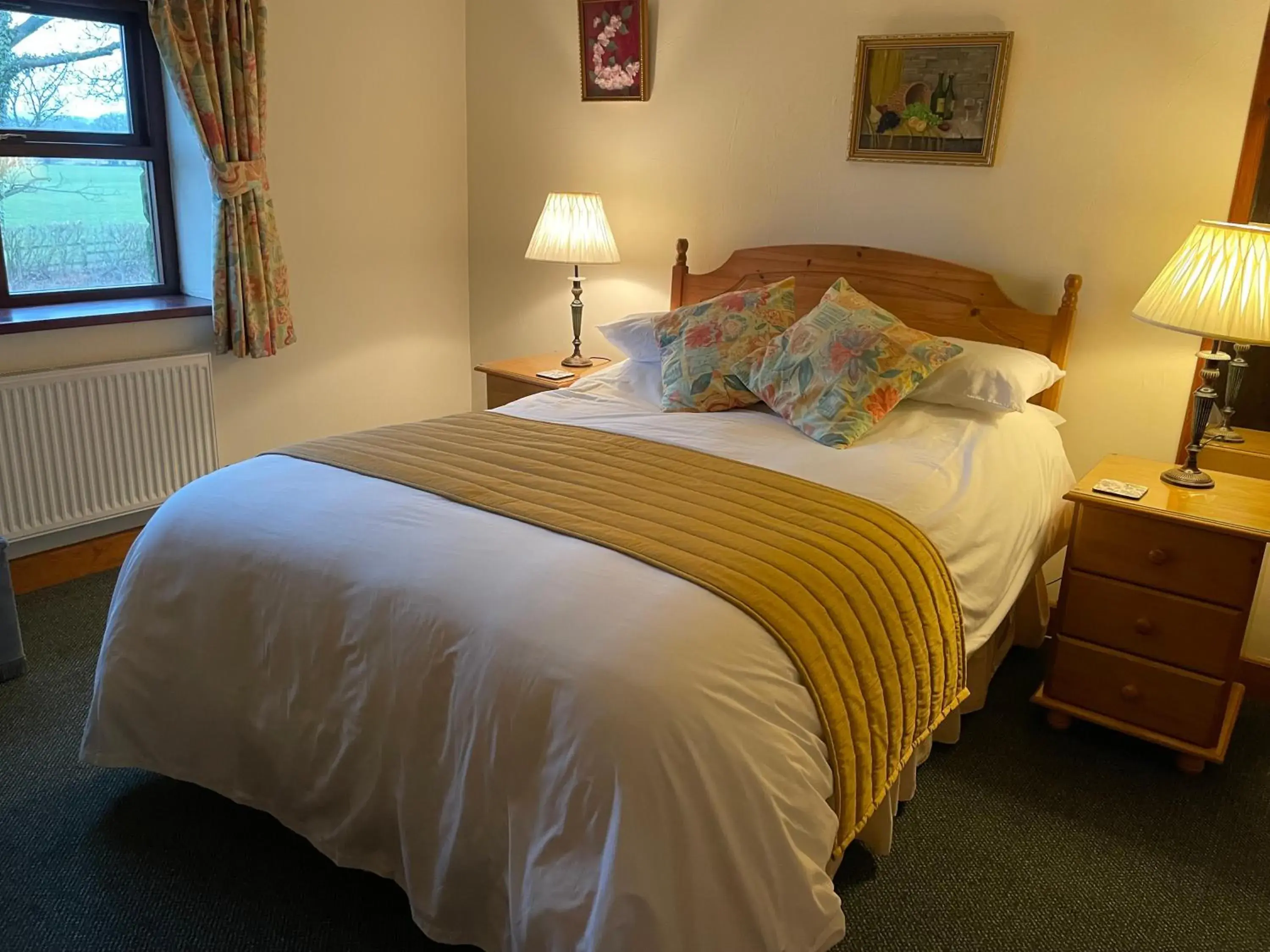 Bedroom, Bed in Middle Flass Lodge