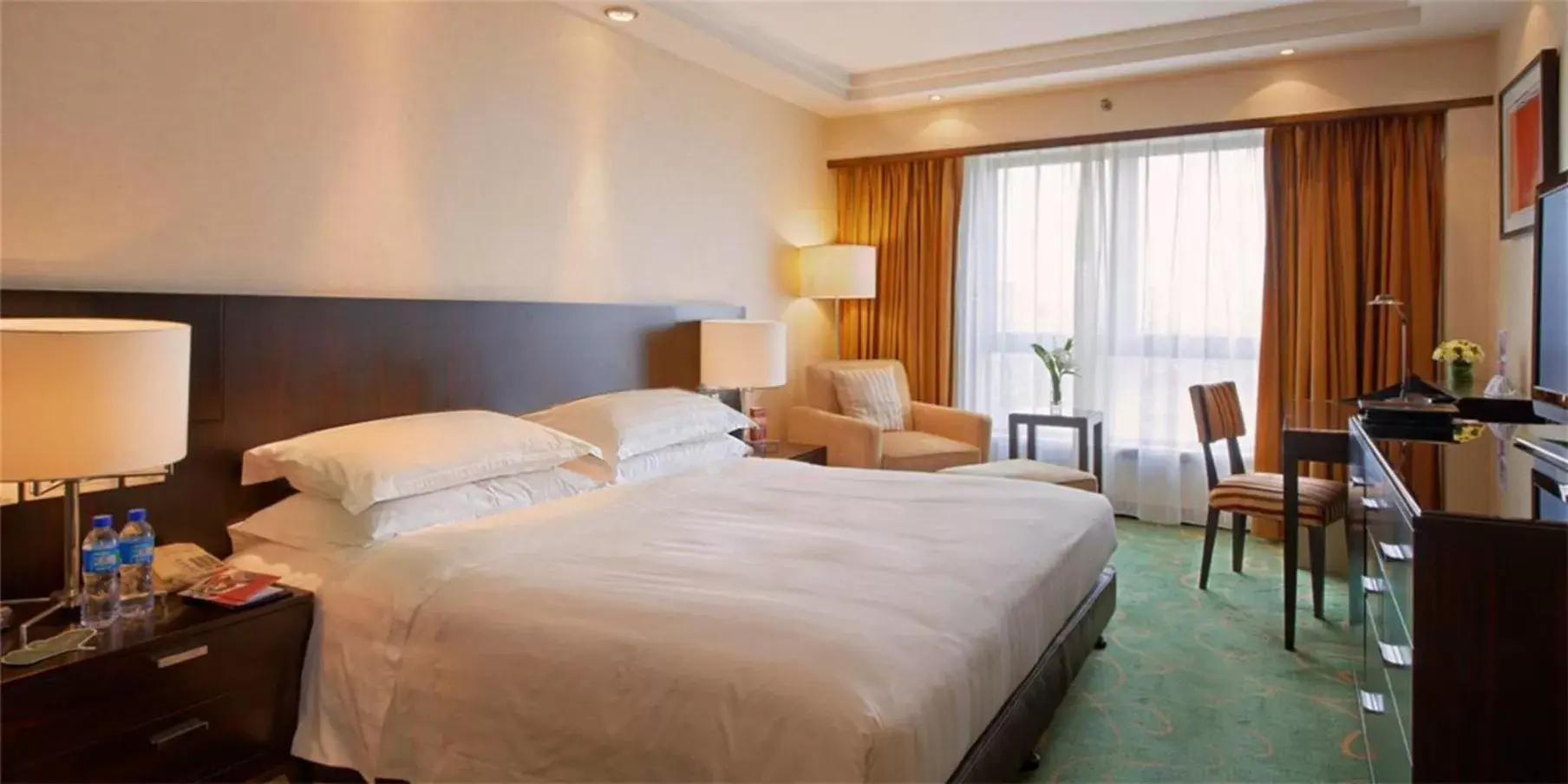 Photo of the whole room, Bed in Guo Ji Yi Yuan Hotel