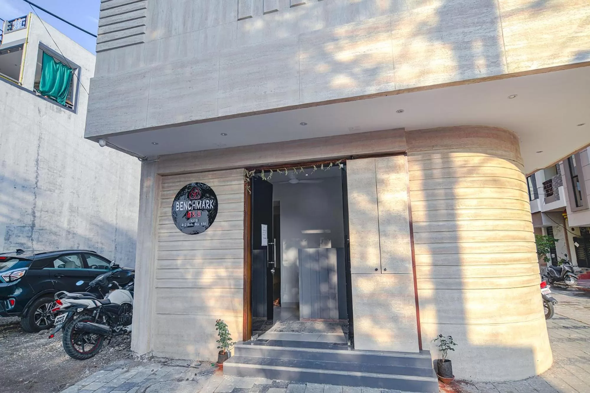 Property building in FabHotel Benchmark