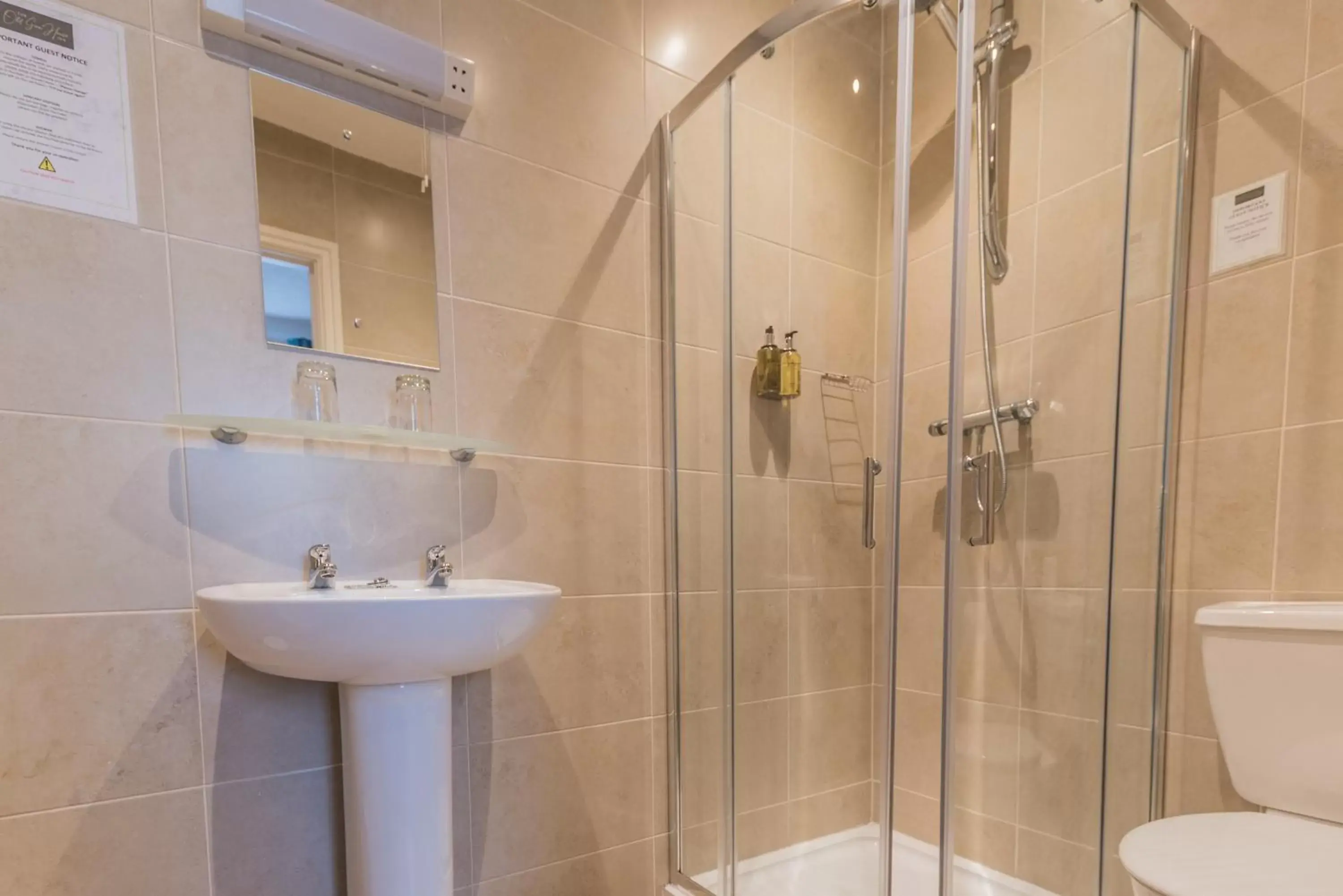 Bathroom in The Old Ginn House Inn