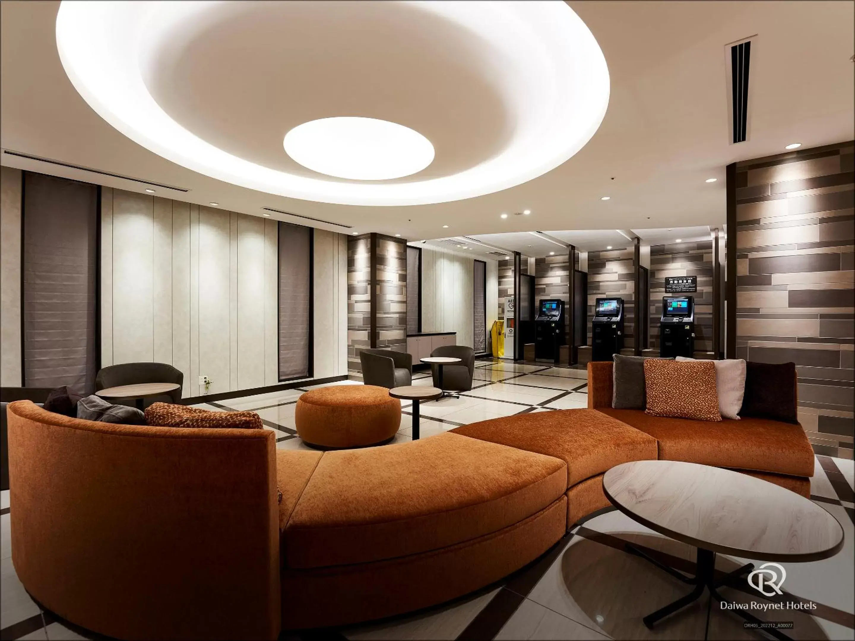 Lobby or reception, Lounge/Bar in Daiwa Roynet Hotel Osaka-Kitahama