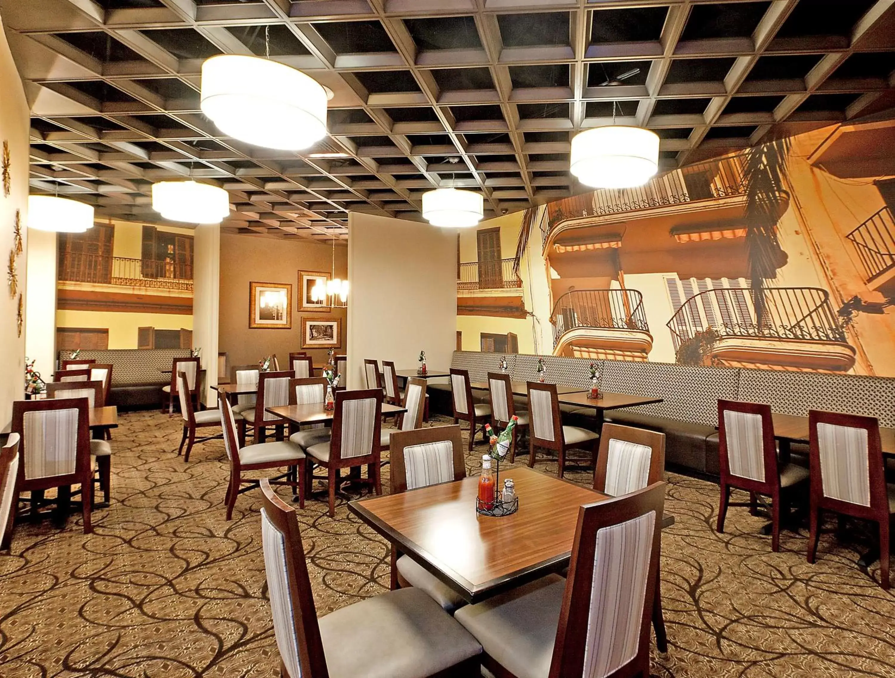Dining area, Restaurant/Places to Eat in Embassy Suites Savannah Airport