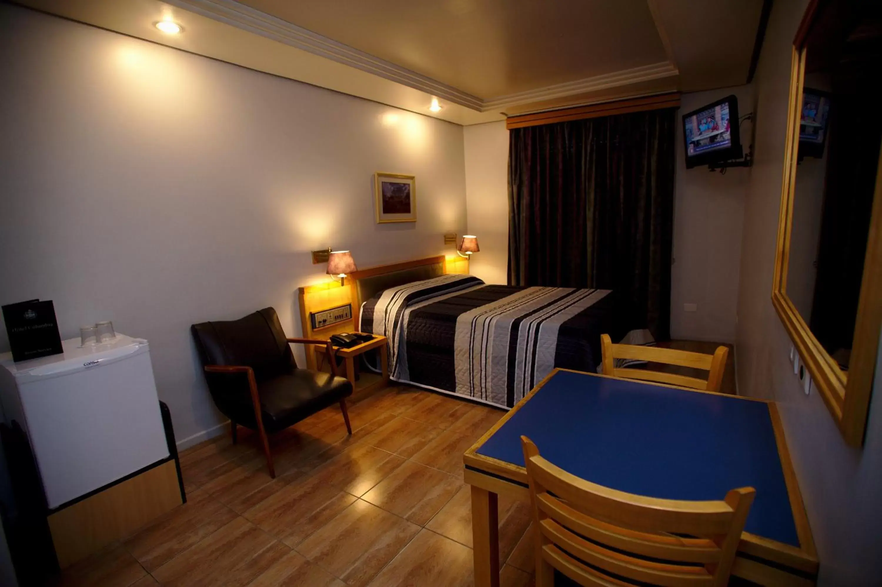 Standard Double Room with Double Bed in Hotel Columbia Standard Double Room with Double Bed in Hotel Columbia