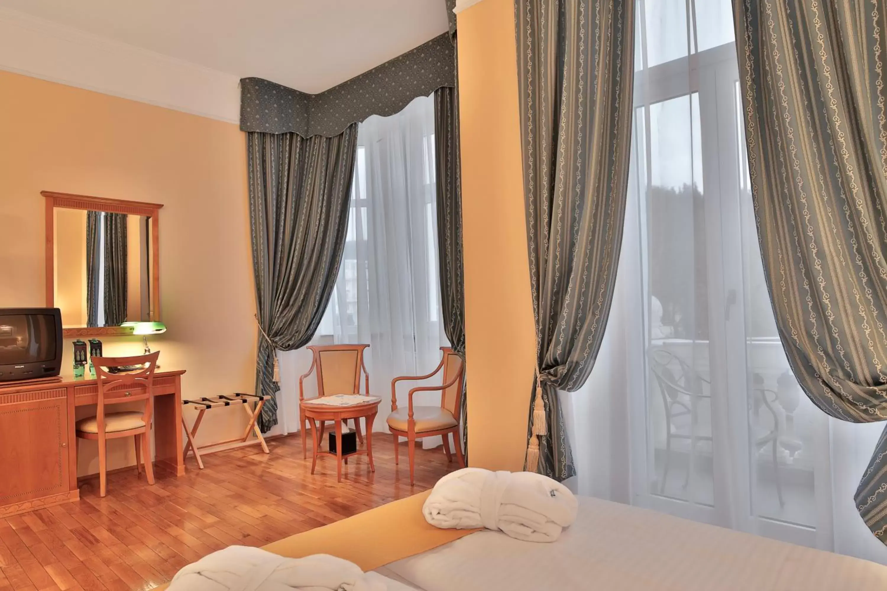 Seating area, Bed in Belvedere Wellness Hotel Seating area, Bed in Belvedere Wellness Hotel