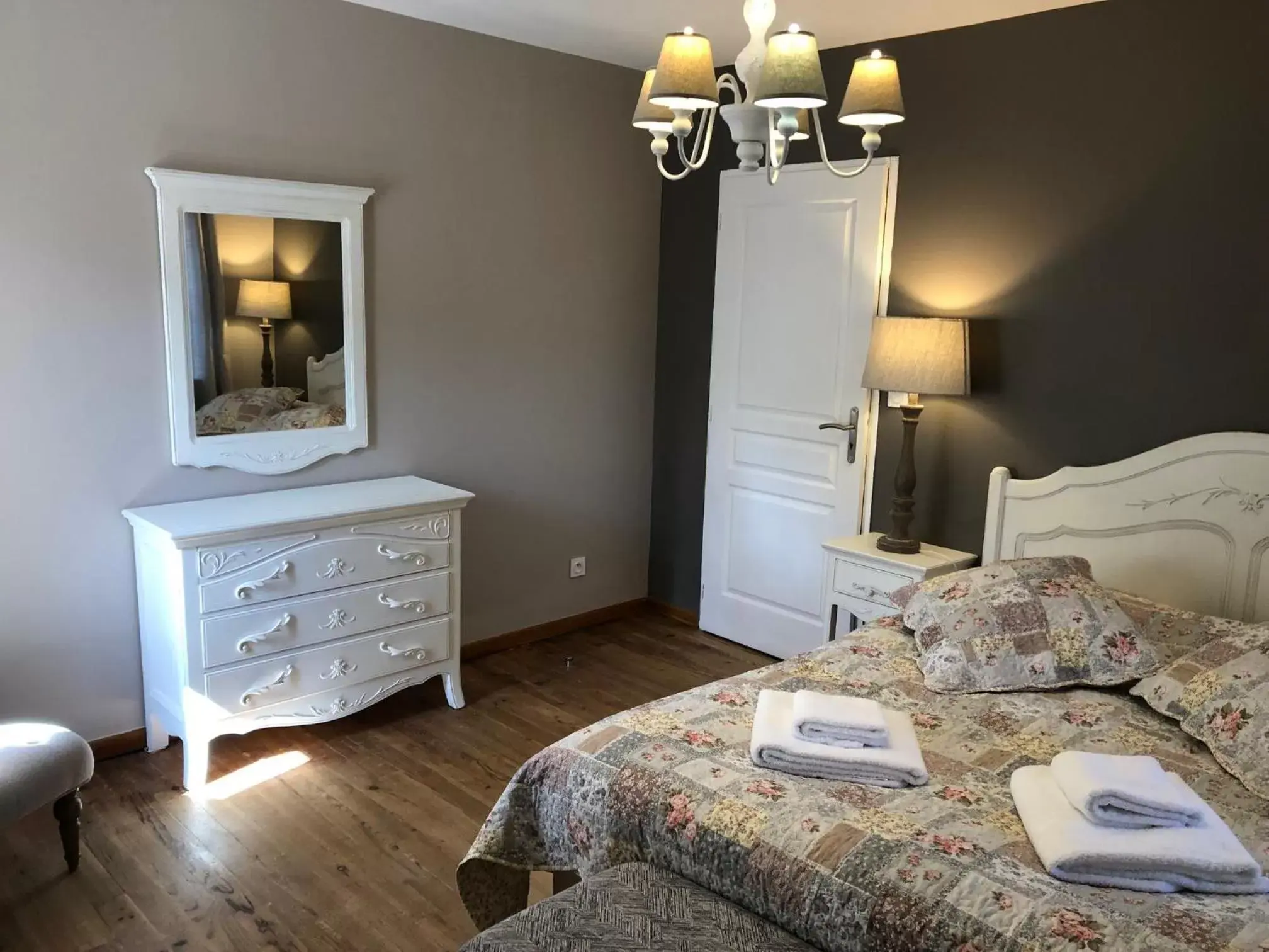 Bedroom, Bed in Les Villas du Domaine de Suzel