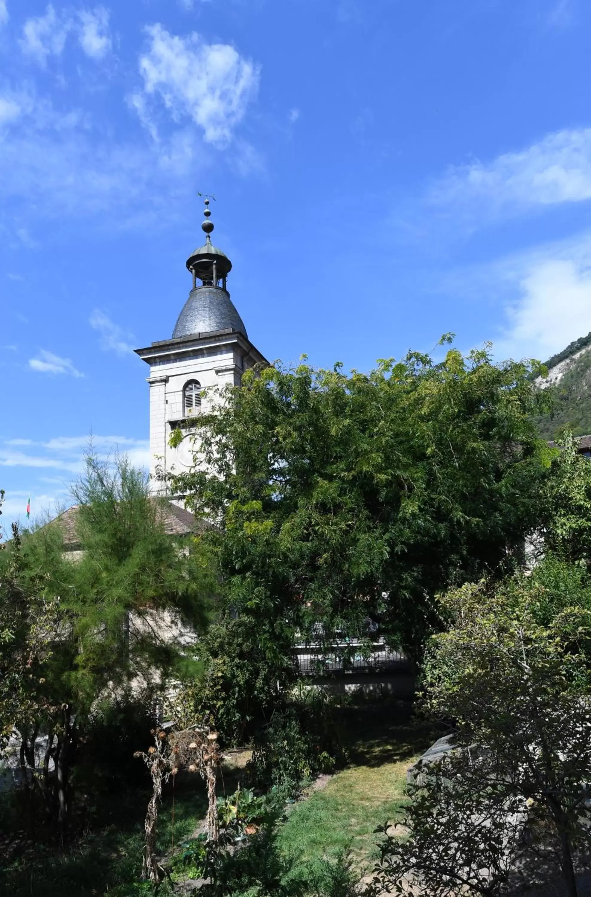 Nearby landmark in Hôtel de Ville d'Ollon