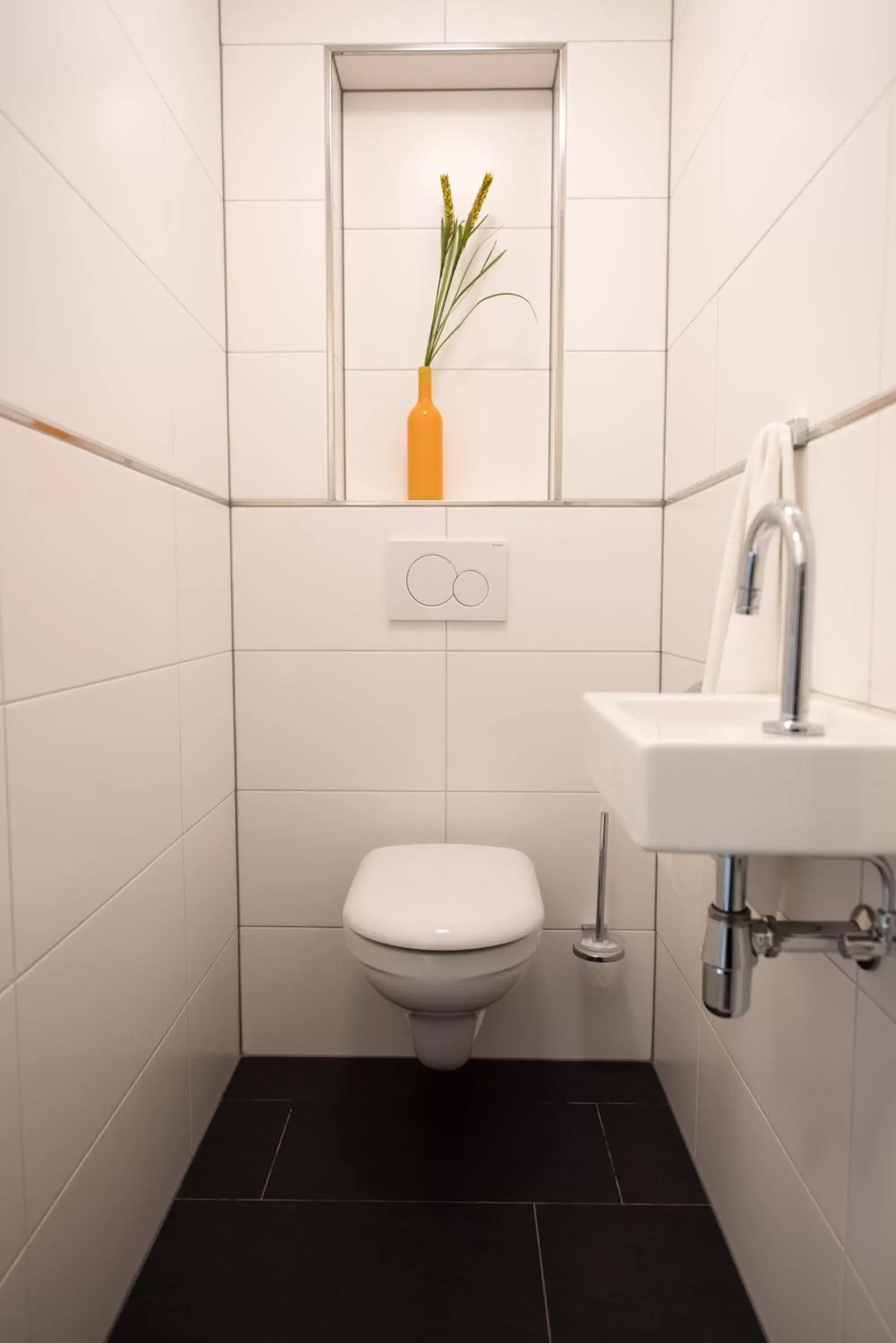 Toilet, Bathroom in Flonk Hotel Groningen Centre, BW Signature Collection voorheen Best Western Hotel Groningen Centre