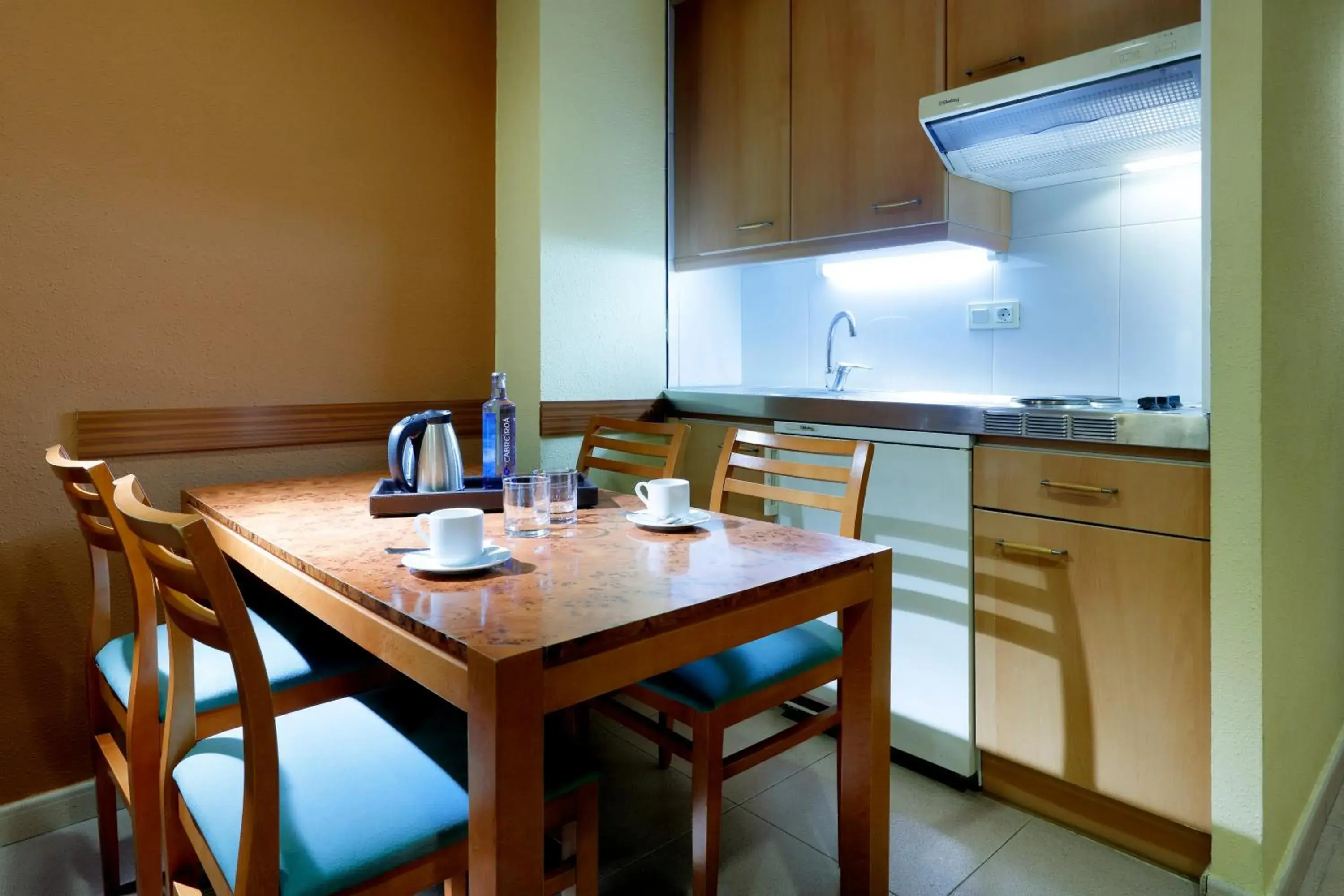 Dining area, Kitchen/Kitchenette in Hesperia Sant Joan
