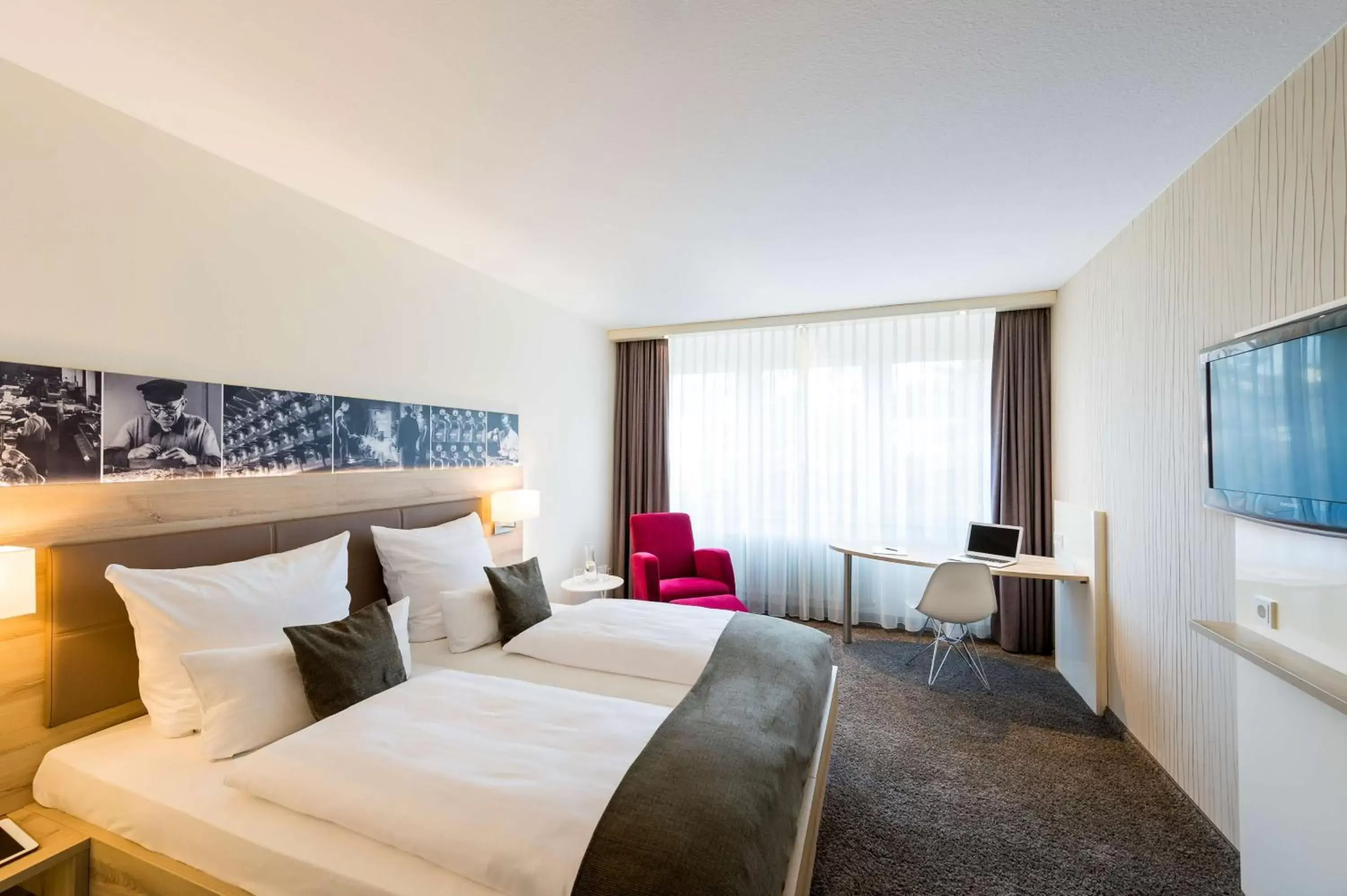 Photo of the whole room, Bed in Best Western Plus Parkhotel Velbert
