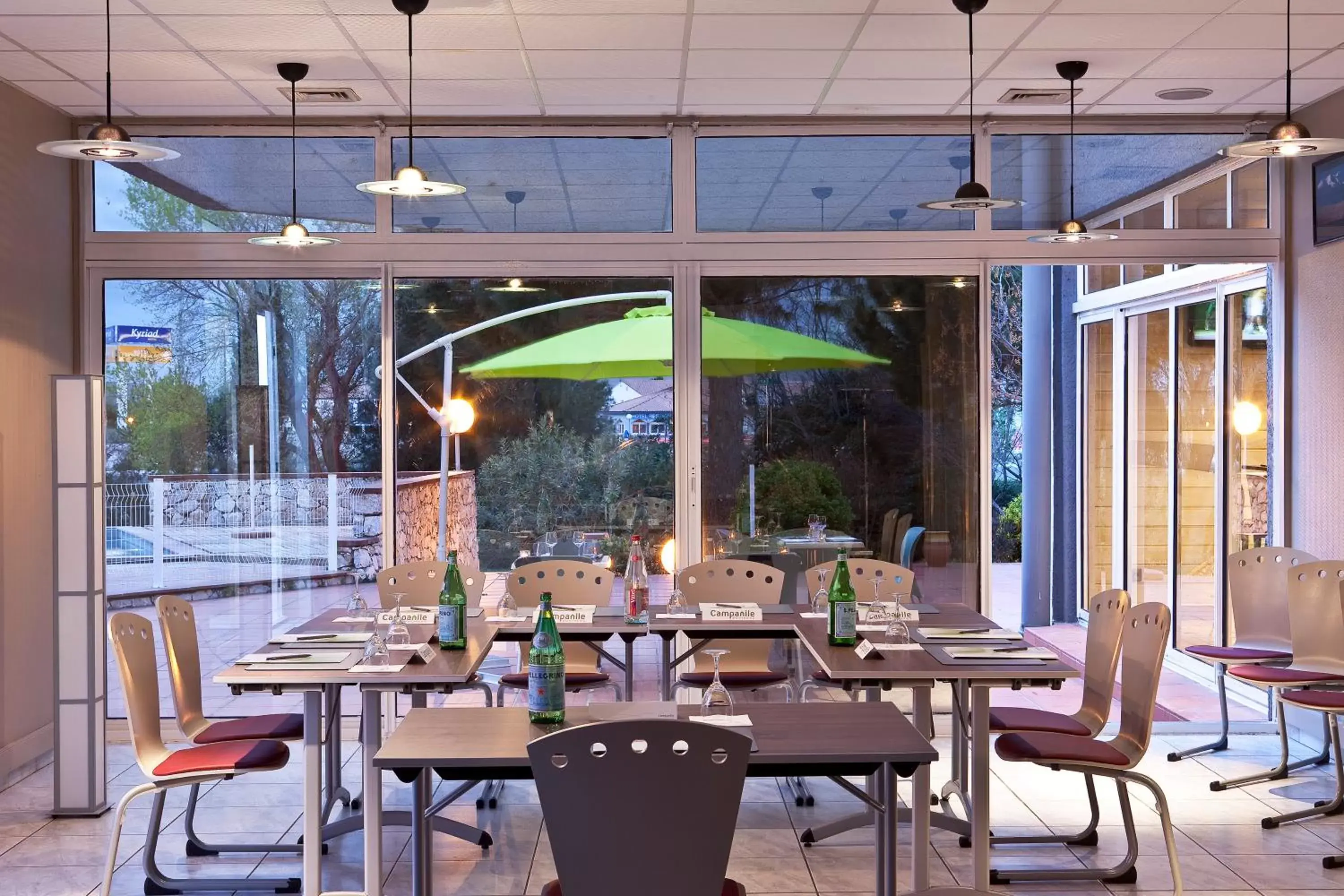 Patio, Restaurant/Places to Eat in Campanile Perpignan Aéroport
