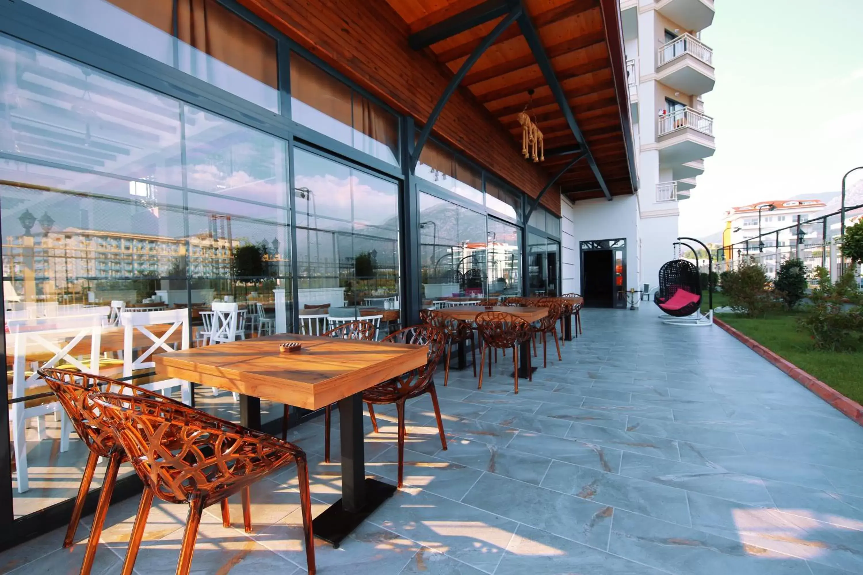 Patio, Restaurant/Places to Eat in Sey Beach Hotel & Spa