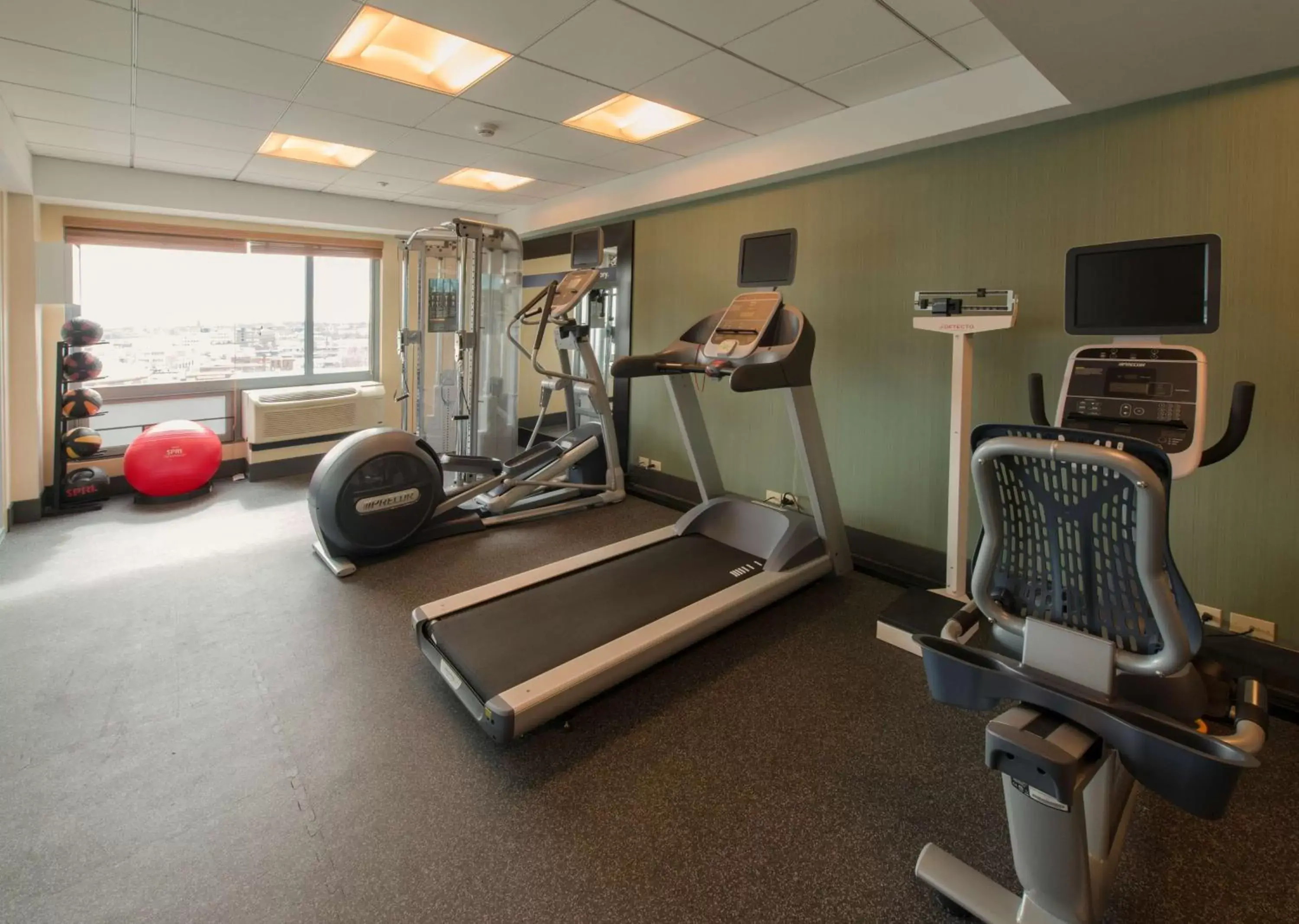 Fitness centre/facilities in Hampton Inn & Suites Boston Crosstown Center Fitness centre/facilities in Hampton Inn & Suites Boston Crosstown Center