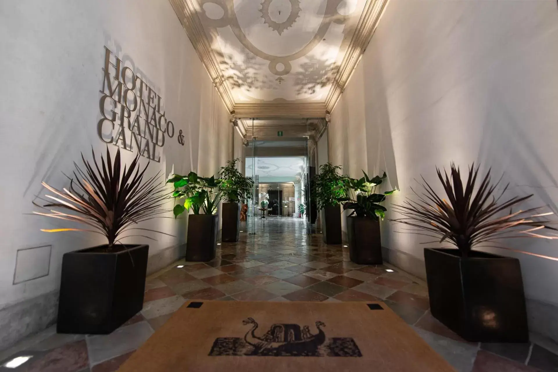Facade/entrance, Lobby/Reception in Monaco & Grand Canal