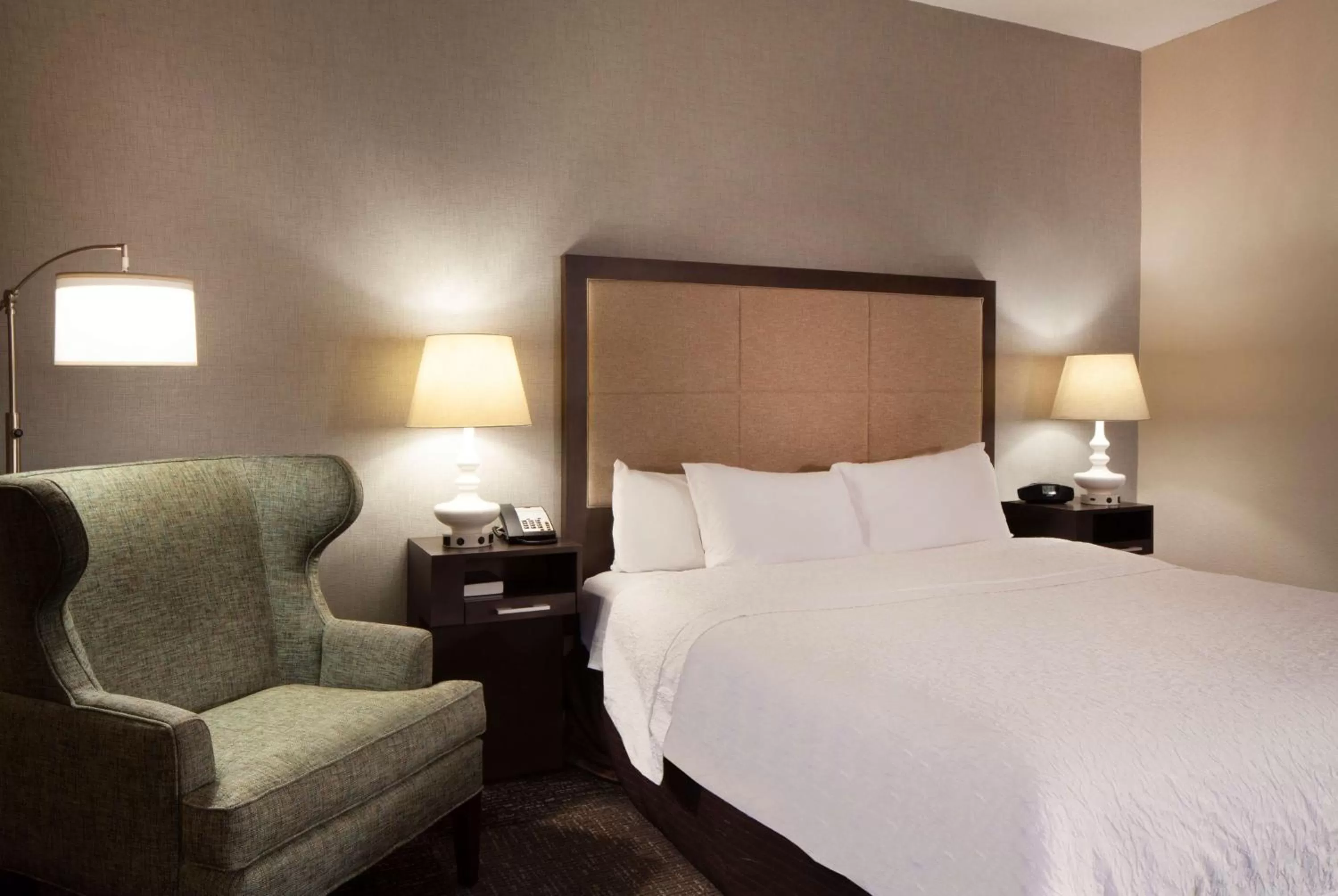 Bed in Hampton Inn Lawrenceville