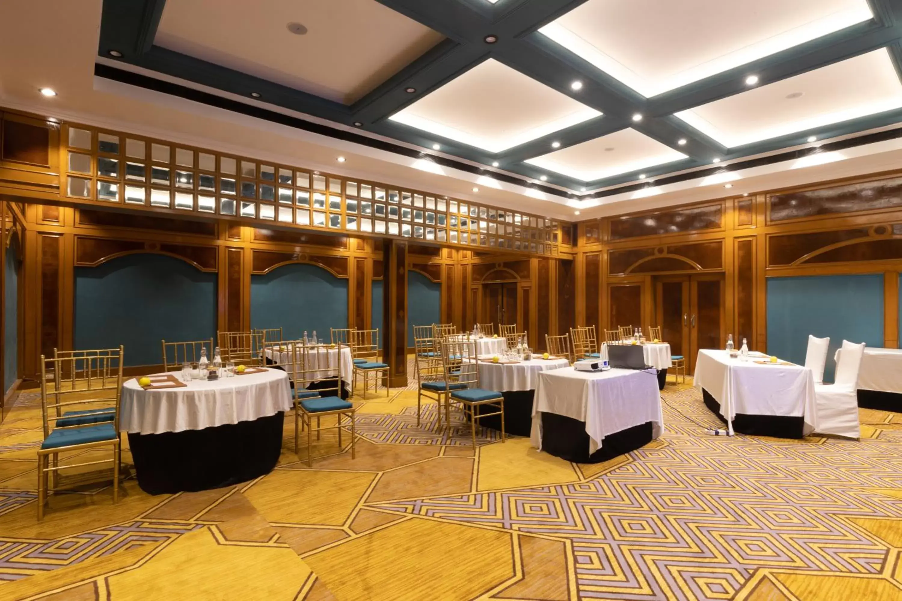 Banquet/Function facilities, Restaurant/Places to Eat in Polo Floatel Kolkata