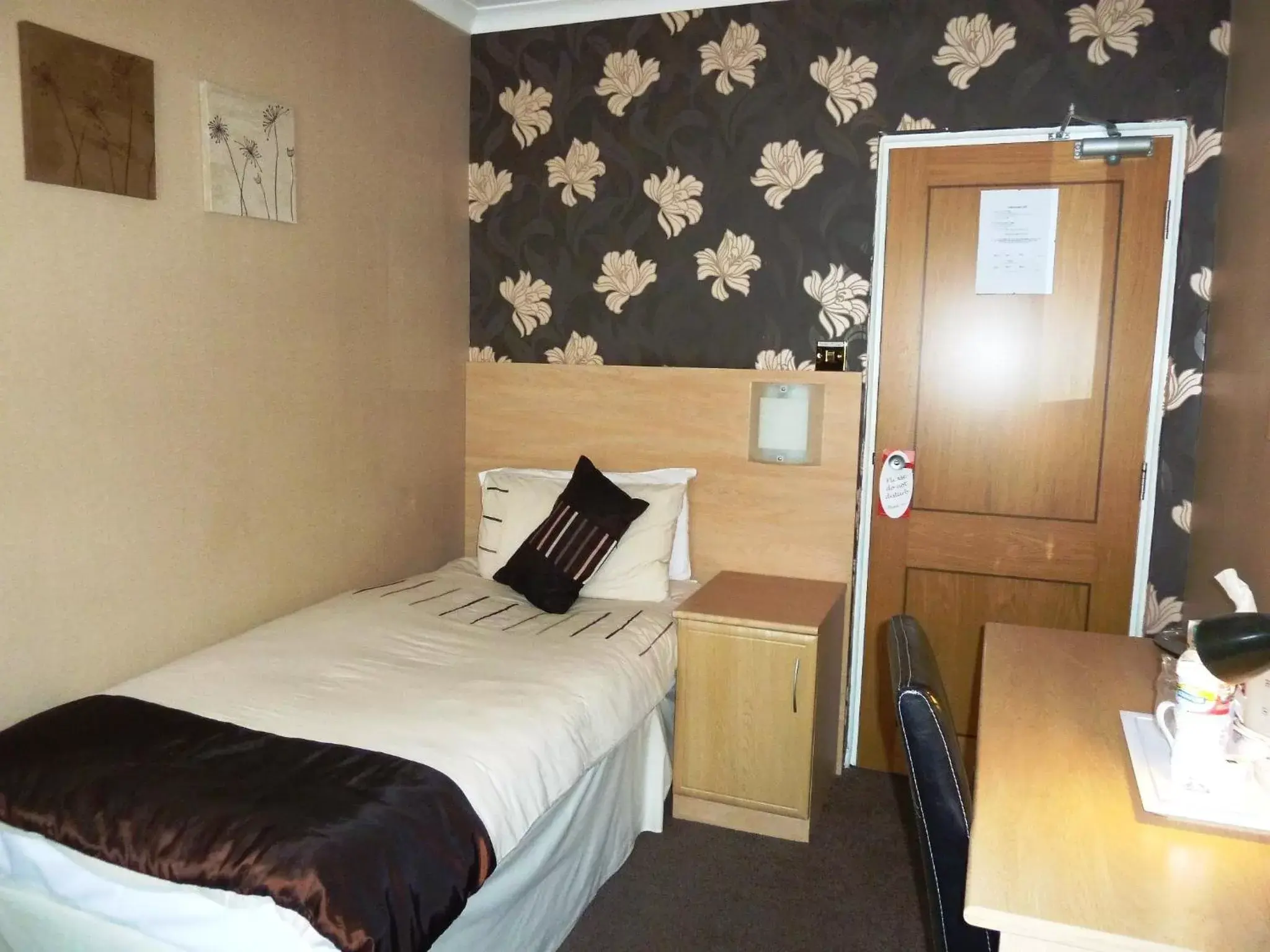 Bedroom, Bed in Trivelles Park Hotel