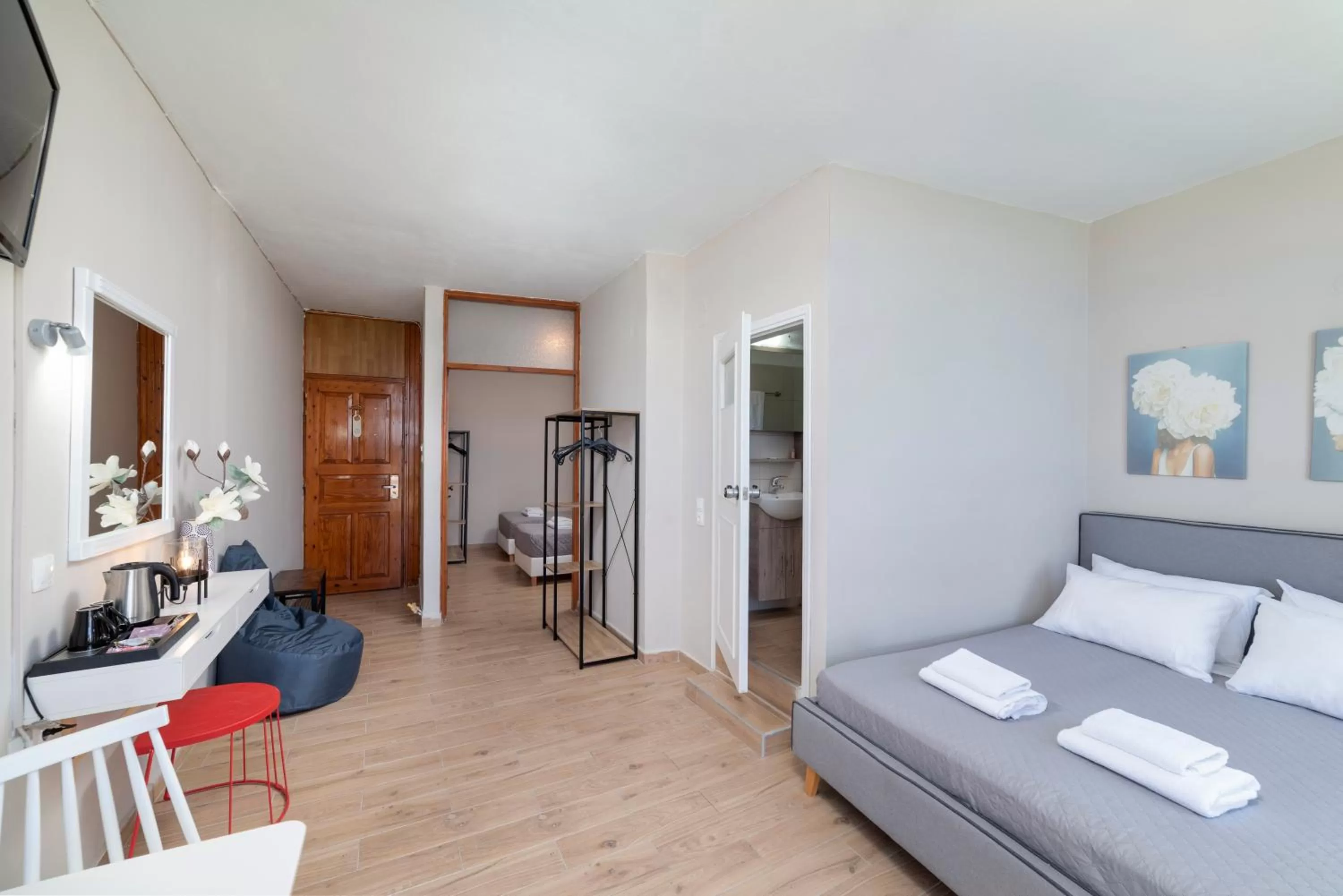 Photo of the whole room, Bed in Faros Rooms