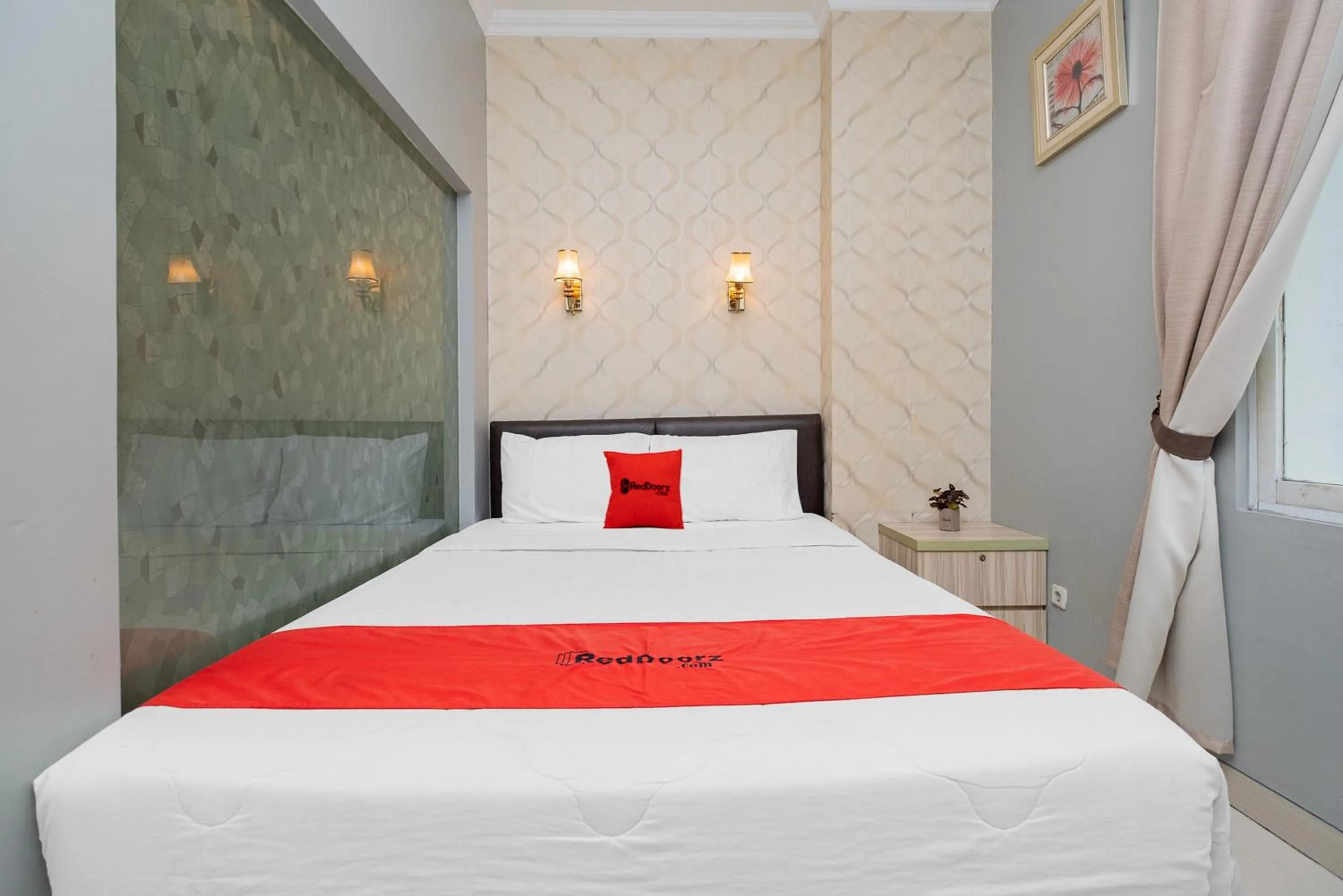 Bed in RedDoorz Plus @ Cideng Barat