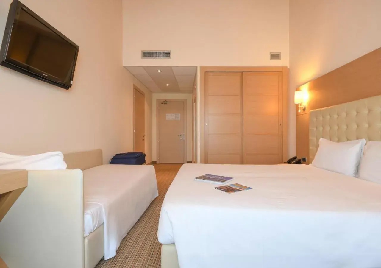 Bed in TH Lazise - Hotel Parchi Del Garda