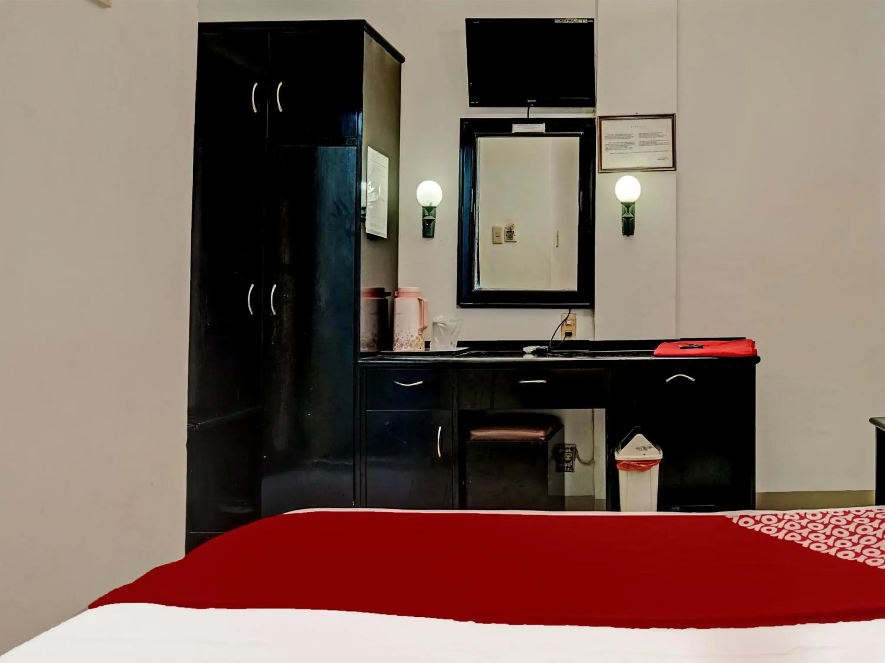 Bedroom, Bathroom in SUPER OYO 91805 Hotel Wisma Bari