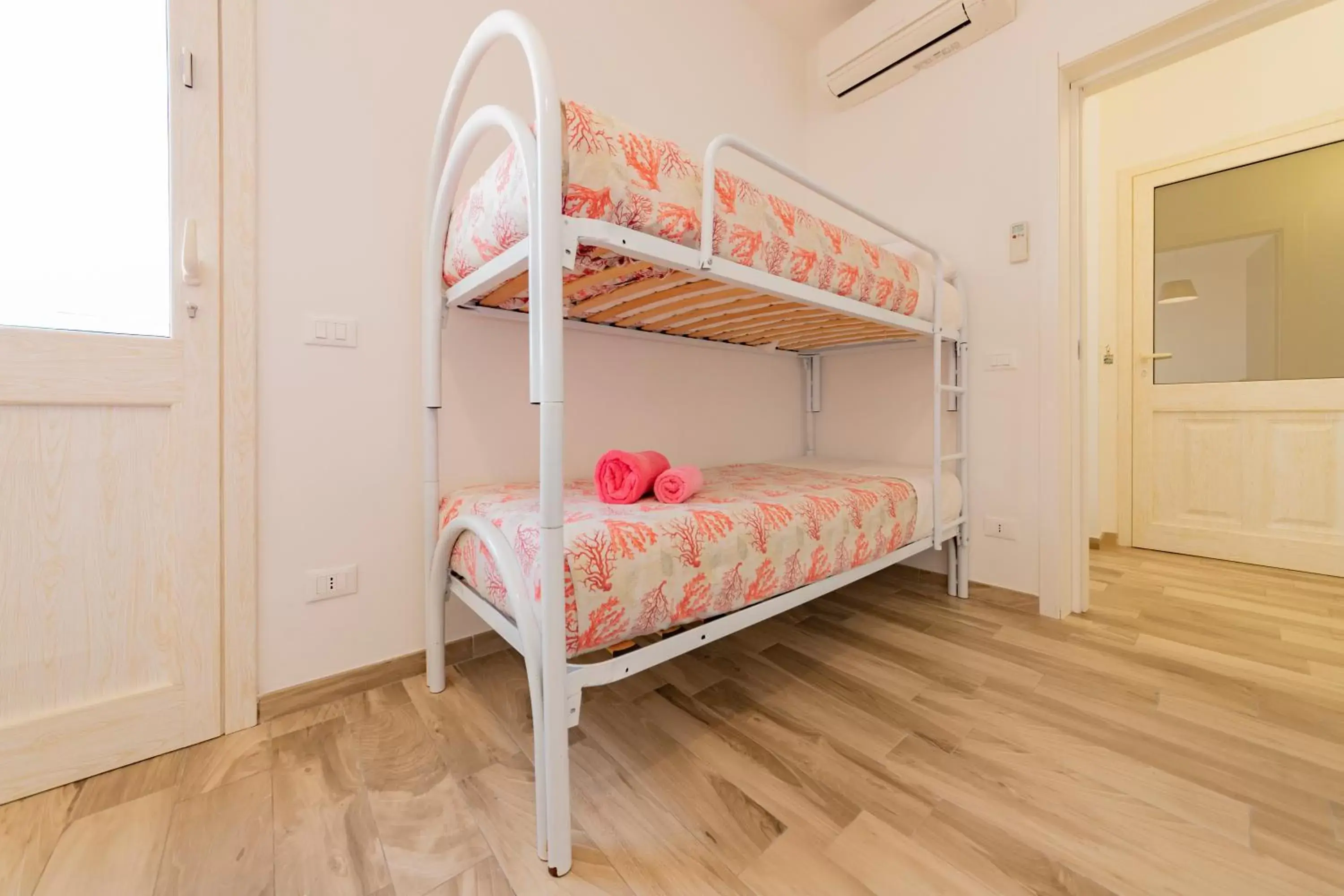 Bunk Bed in Via Roca 55