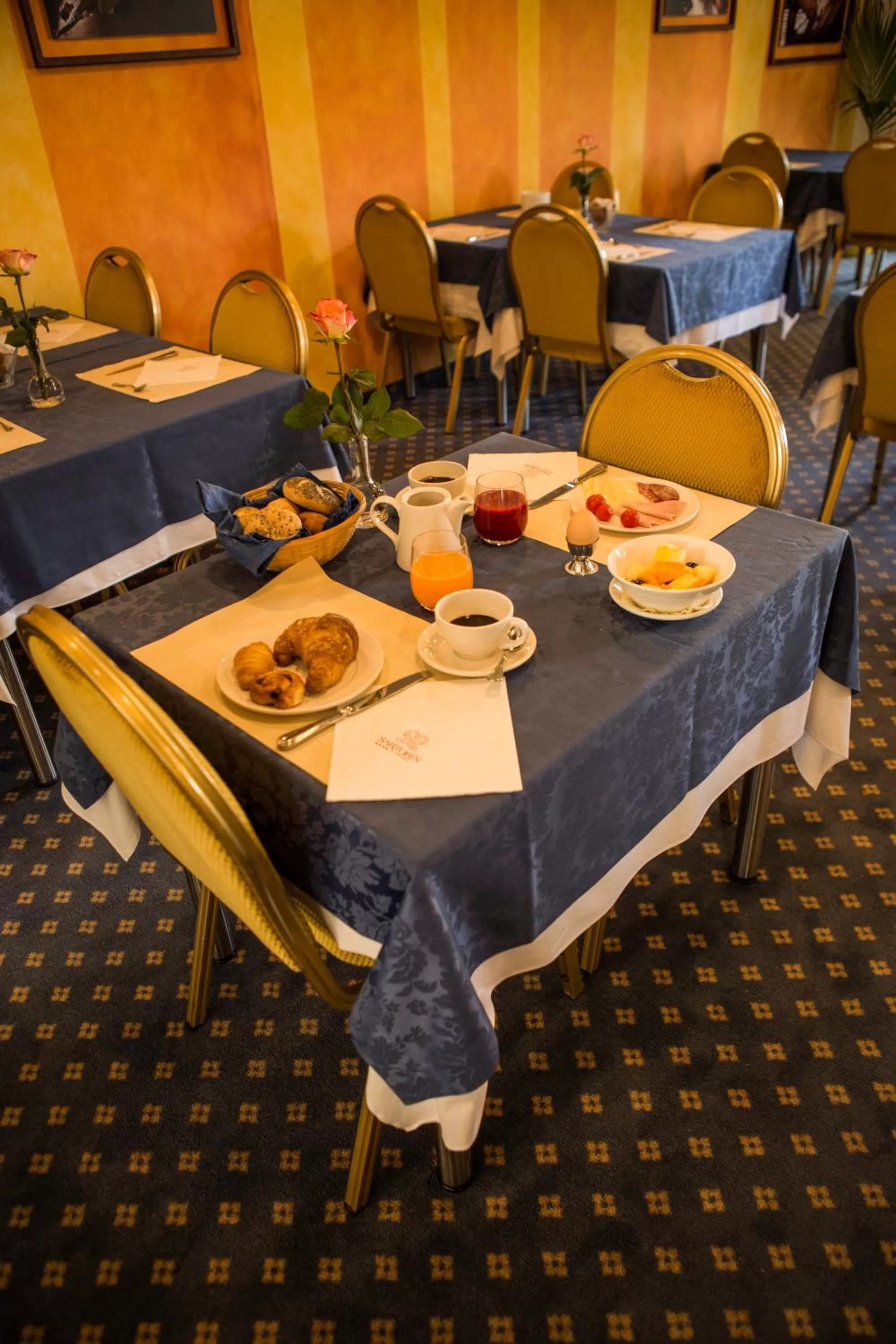 Buffet breakfast in Sartori's Hotel