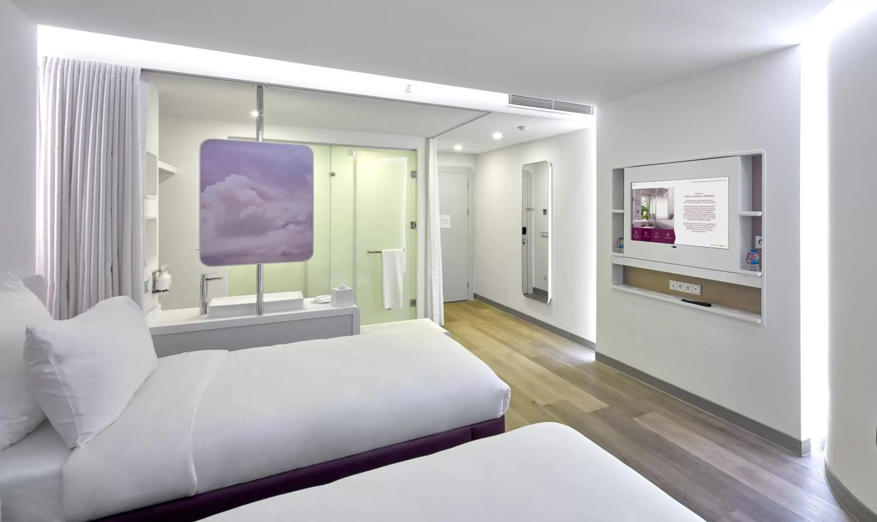 Shower, TV/Entertainment Center in YOTEL Istanbul Airport, City Entrance