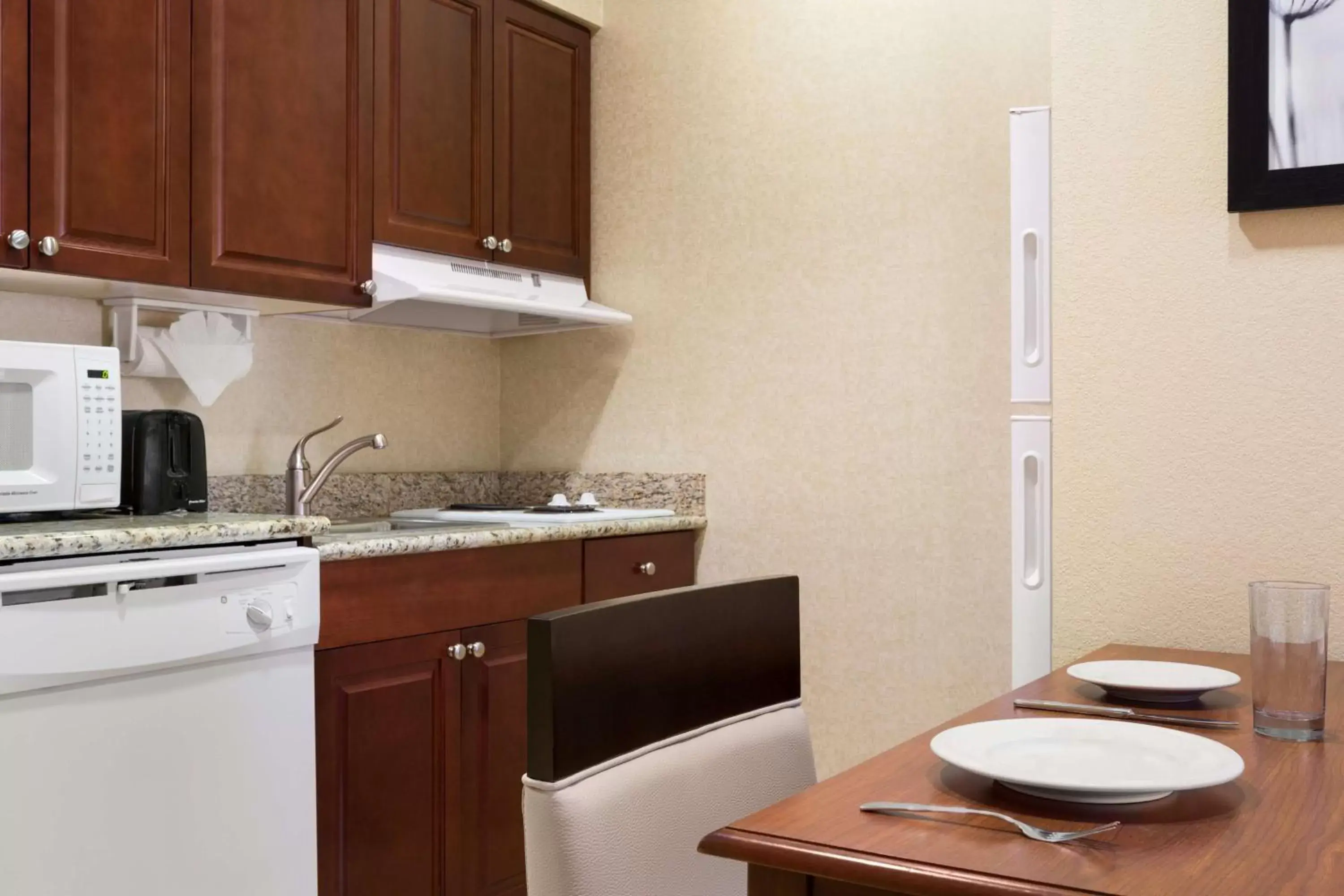 Bed, Kitchen/Kitchenette in Homewood Suites by Hilton Denver - Littleton