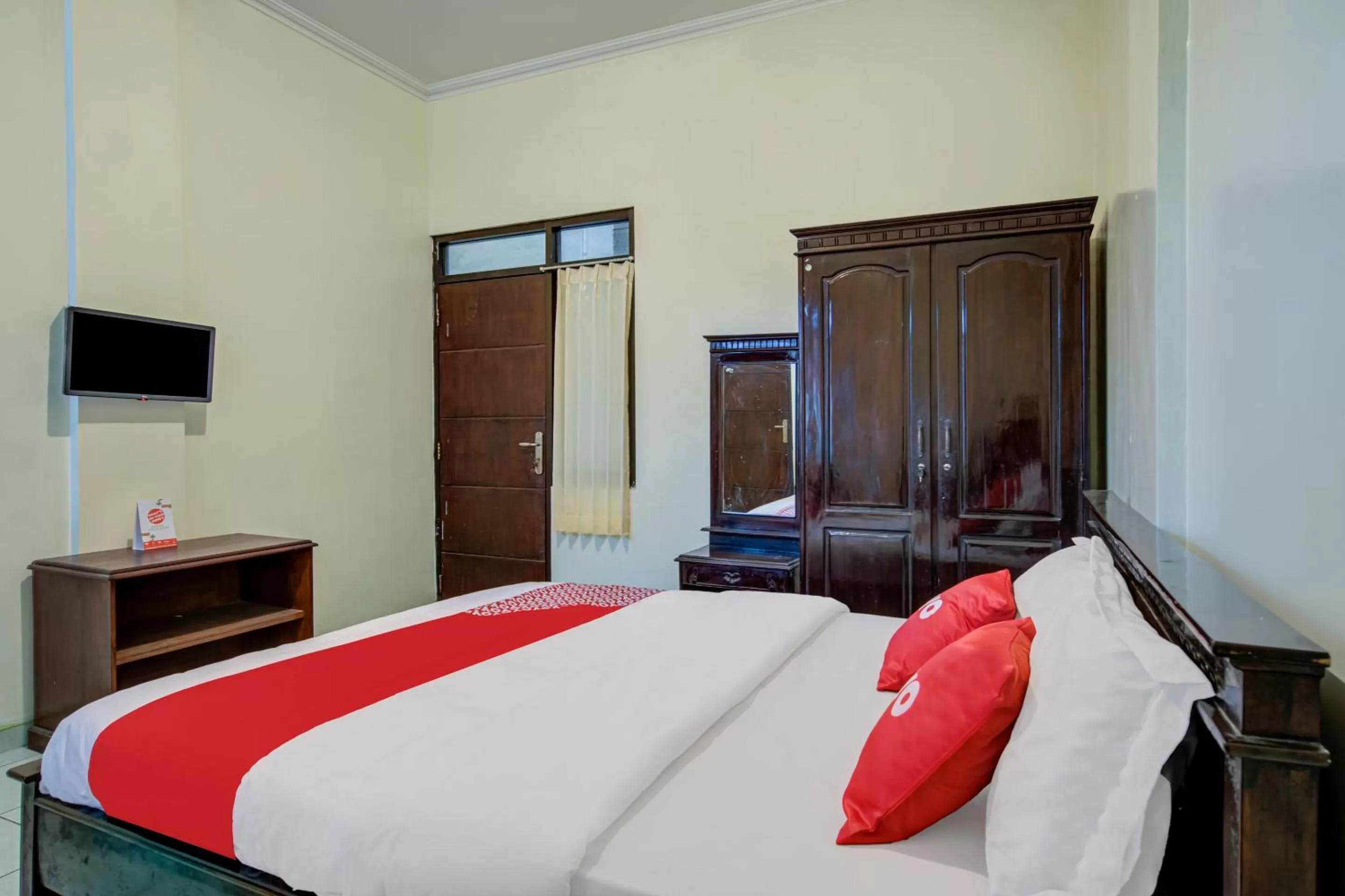 Bedroom, Bed in OYO 3862 Syariah Hotel Pandan Wangi