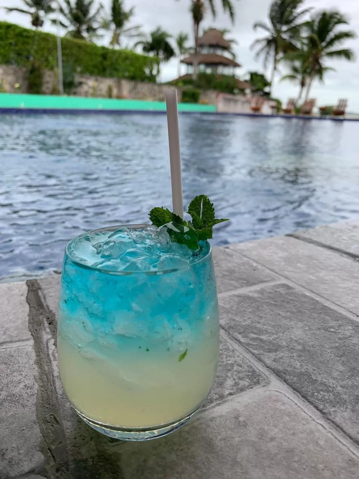 Swimming pool in Sunshine View Hotel and Restaurant