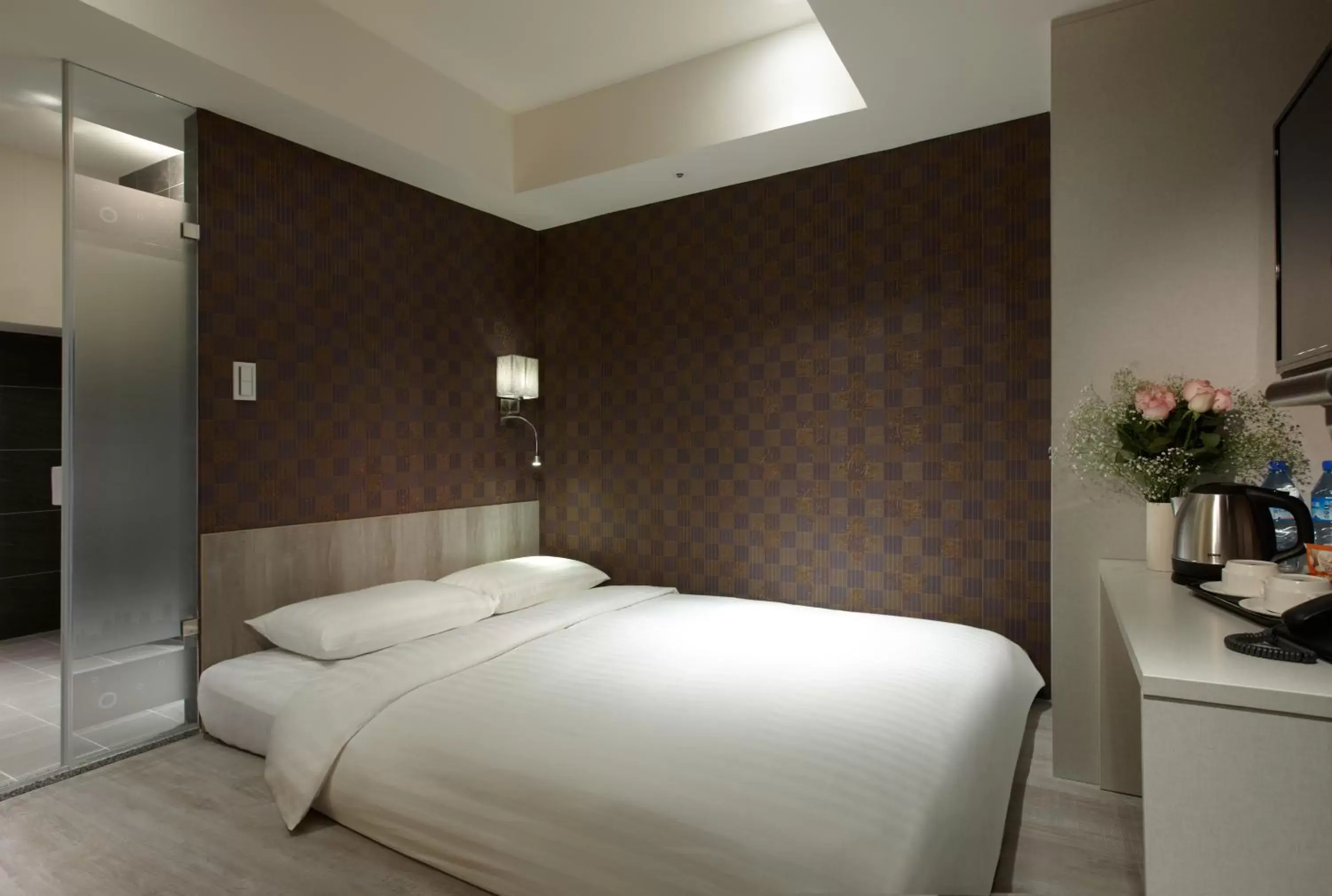 Photo of the whole room, Bed in RF Hotel - Zhongxiao