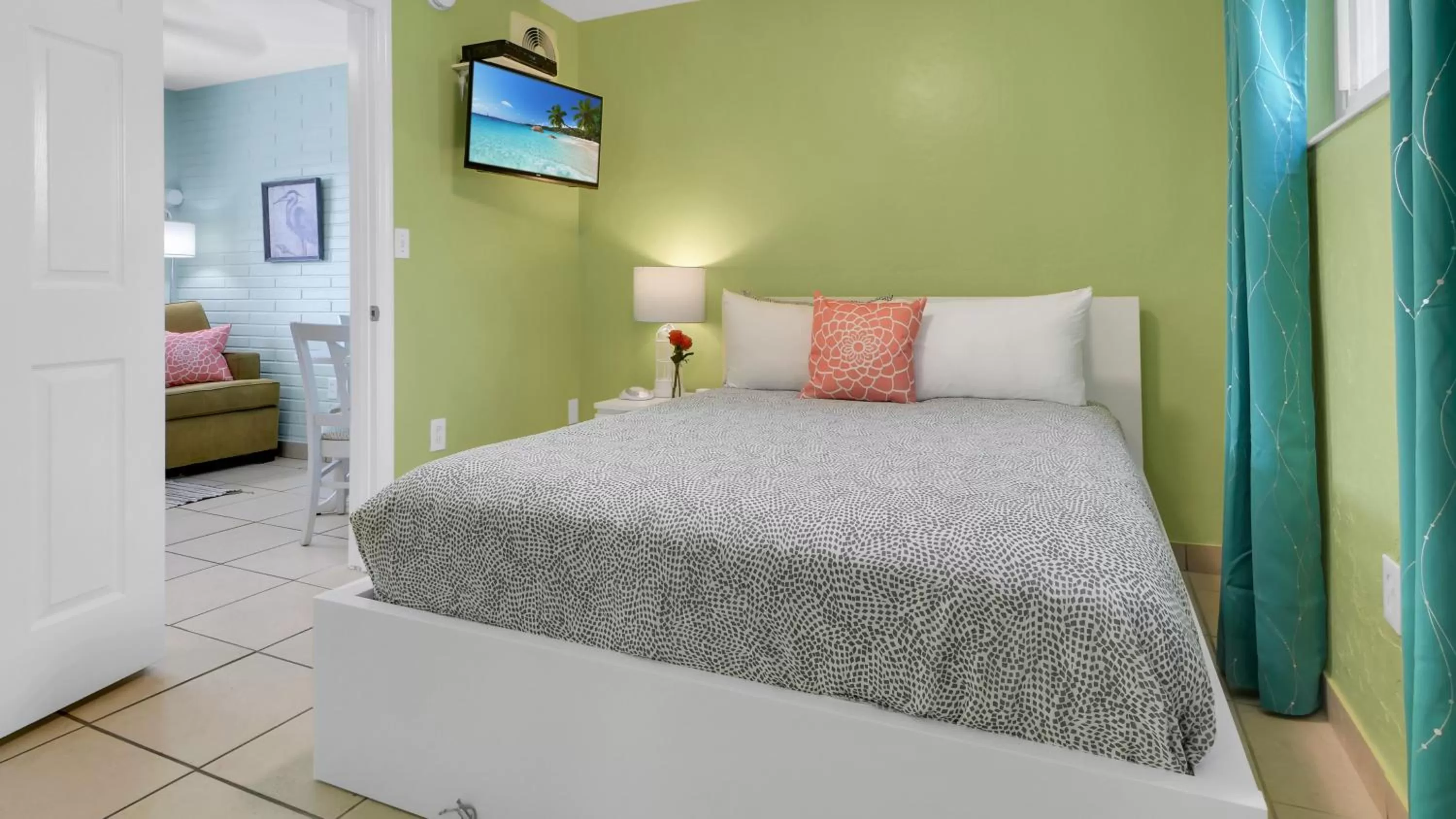 Bedroom, Bed in The Beach House - Treasure Island