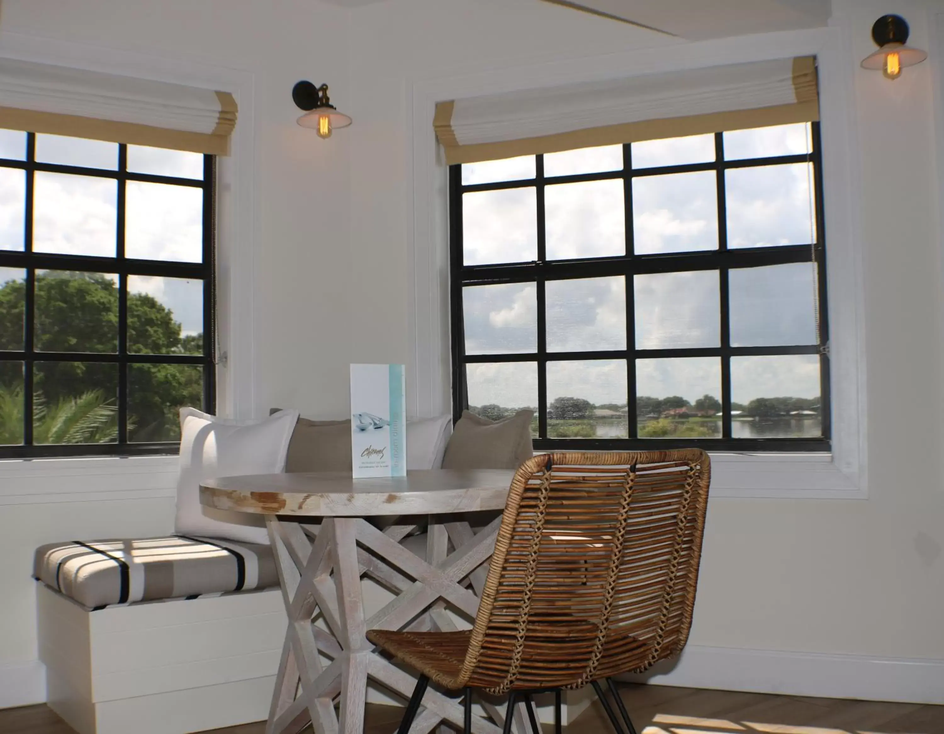 Seating area in Inn on the Lakes