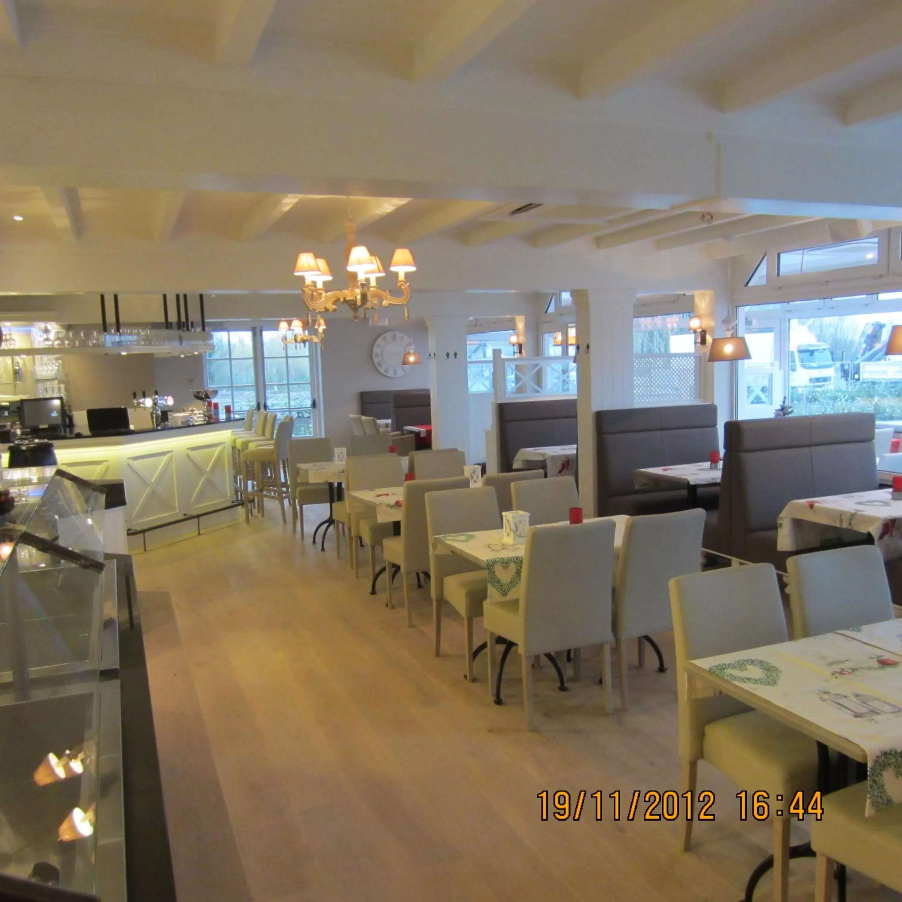 Restaurant/places to eat in Ara Dune Hotel