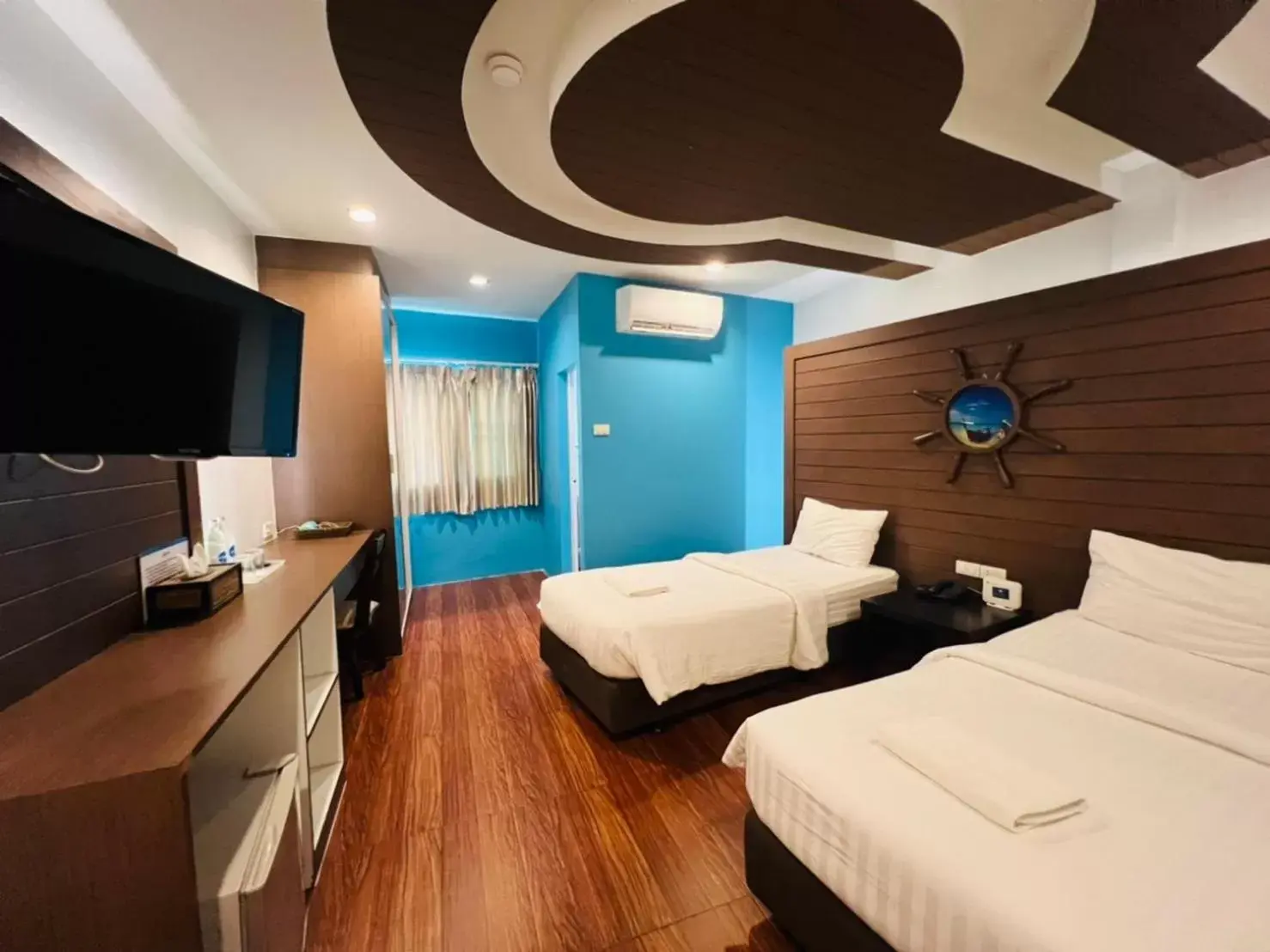 TV/Entertainment Center in Bed By Cruise Hotel At Samakkhi-Tivanont