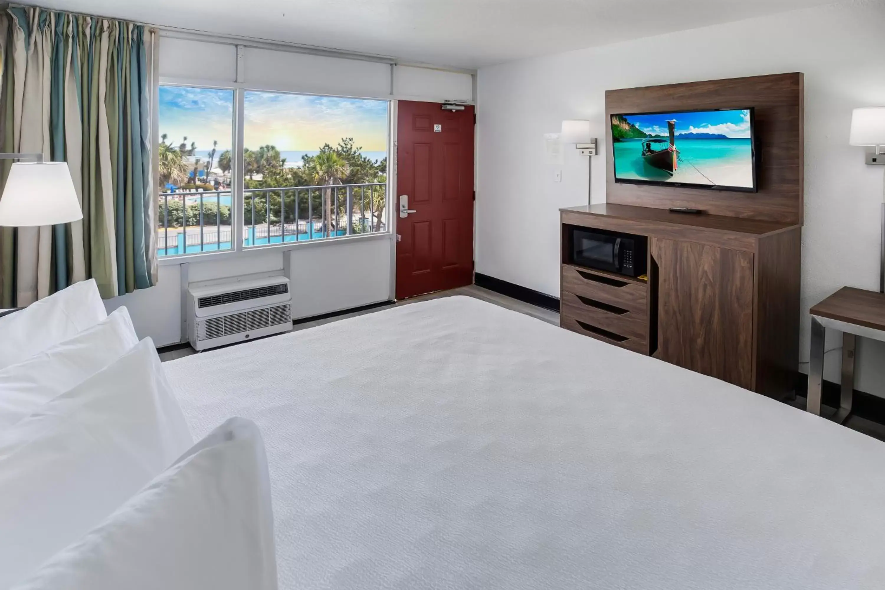 Beach, Bed in Blu Atlantic Hotel & Suites