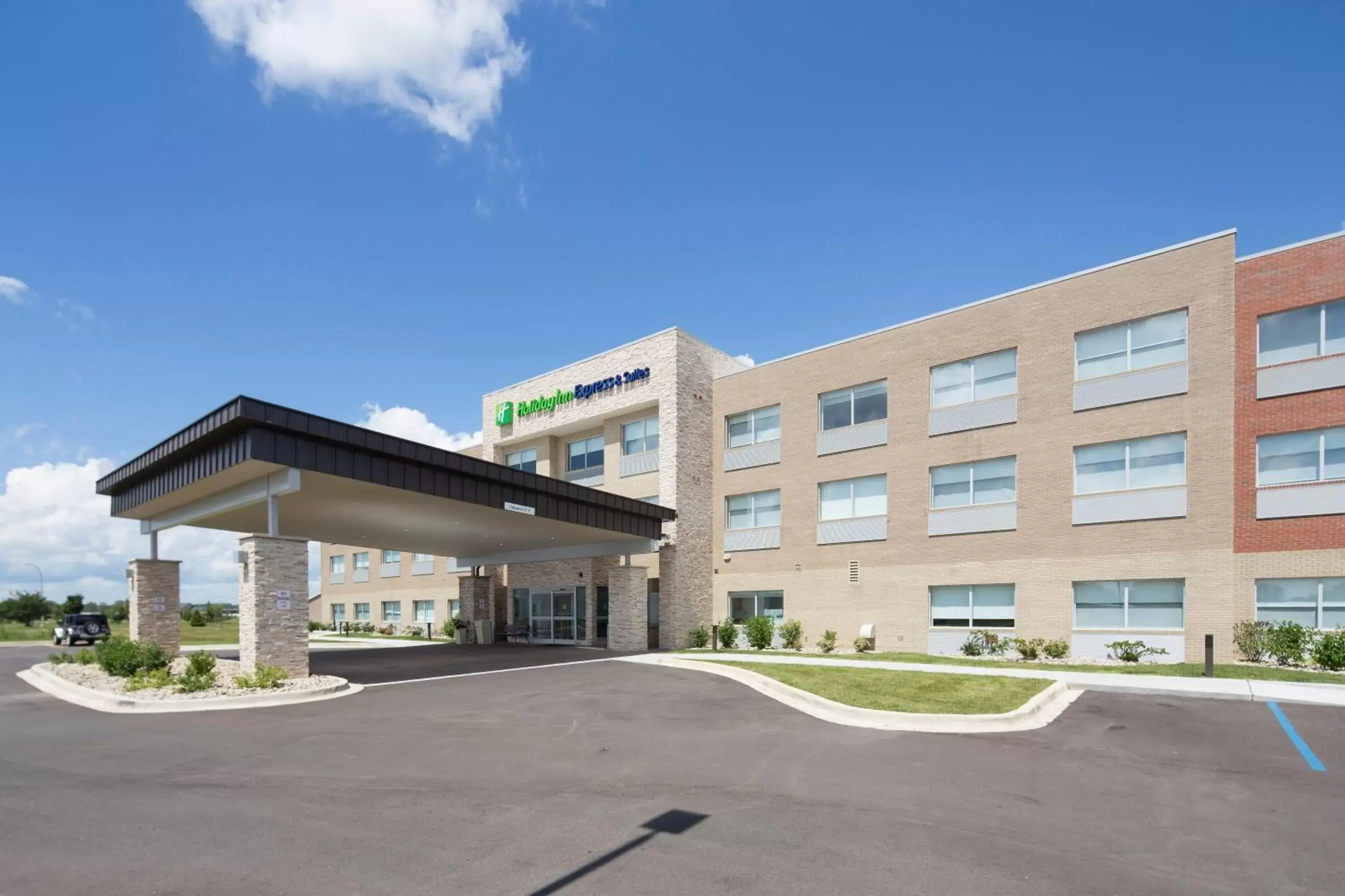 Property Building in Holiday Inn Express & Suites - Gaylord, an IHG Hotel