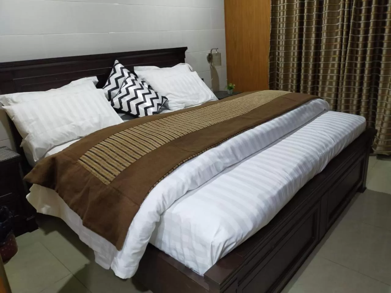 Bed in Shagufta Hotel Murree