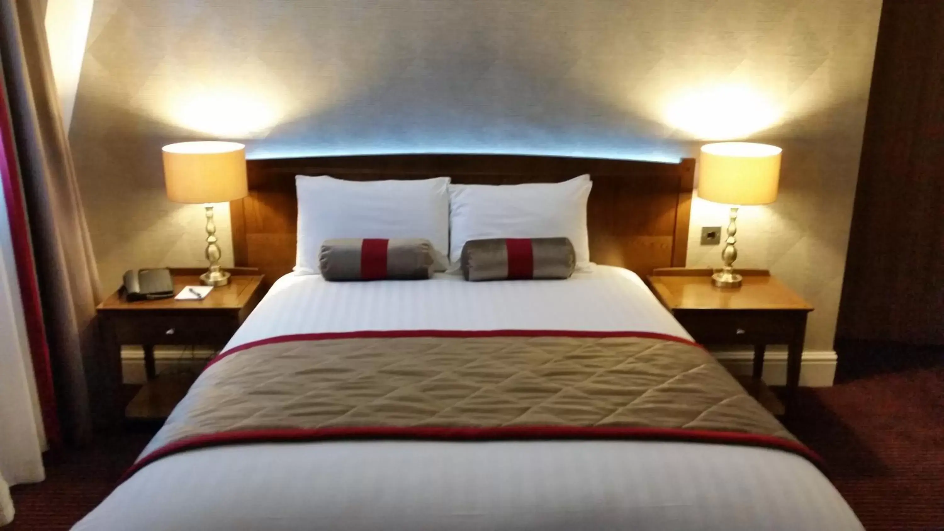Bed in Mercure Doncaster Centre Danum Hotel