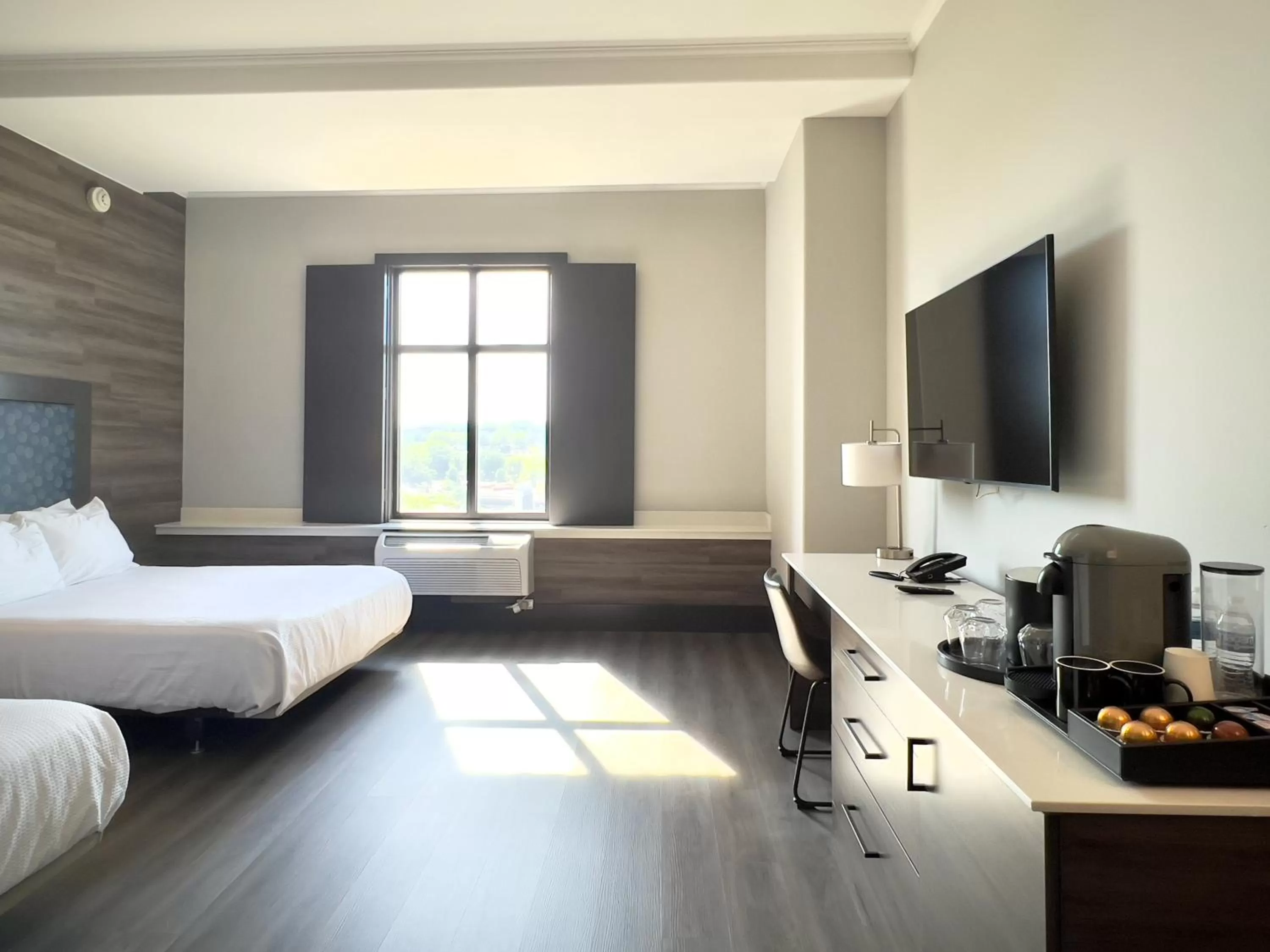 Bedroom, Bed in The Oread Lawrence, Tapestry Collection by Hilton